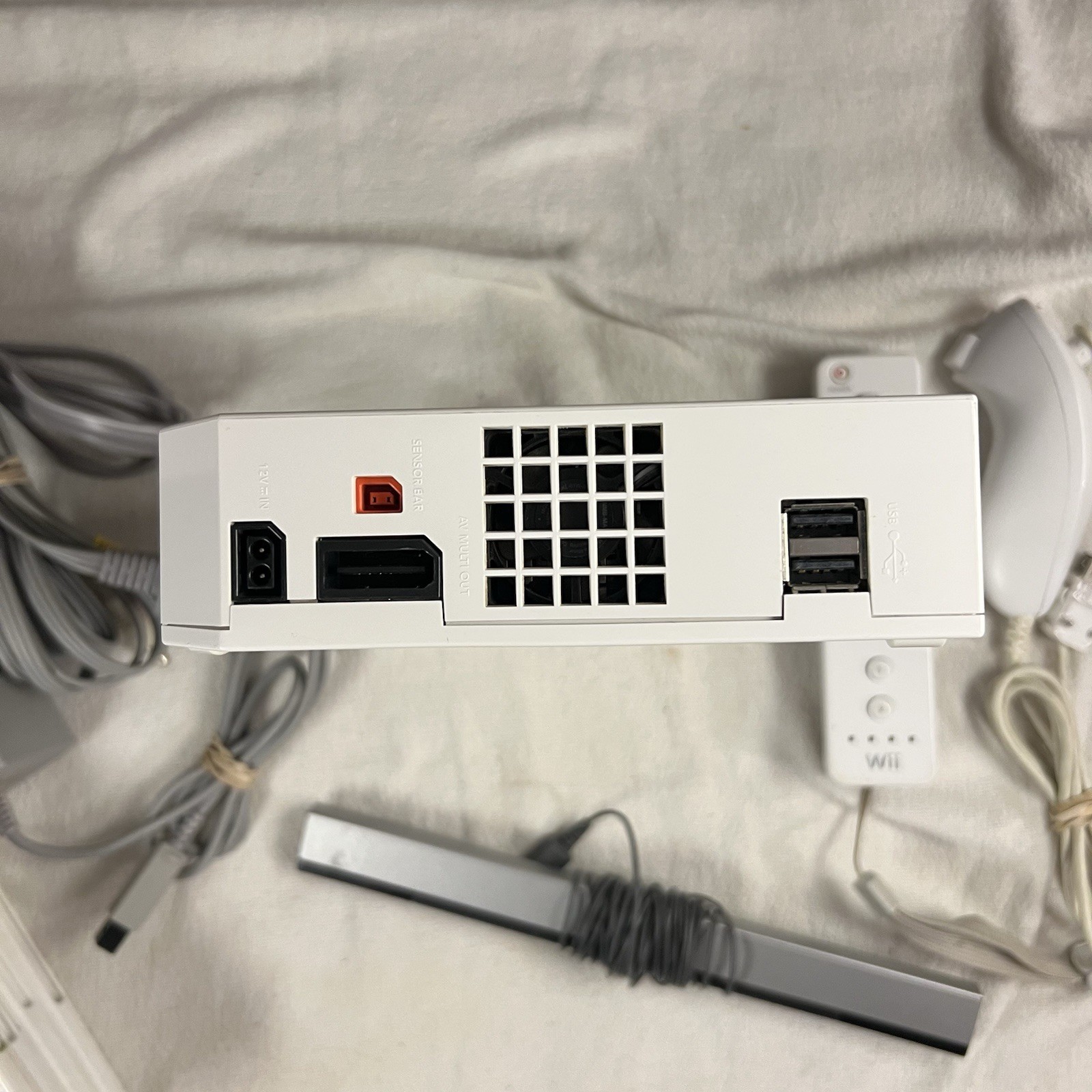 Nintendo Wii RVL-001 512 MB Home Console Bundle 5 Games
