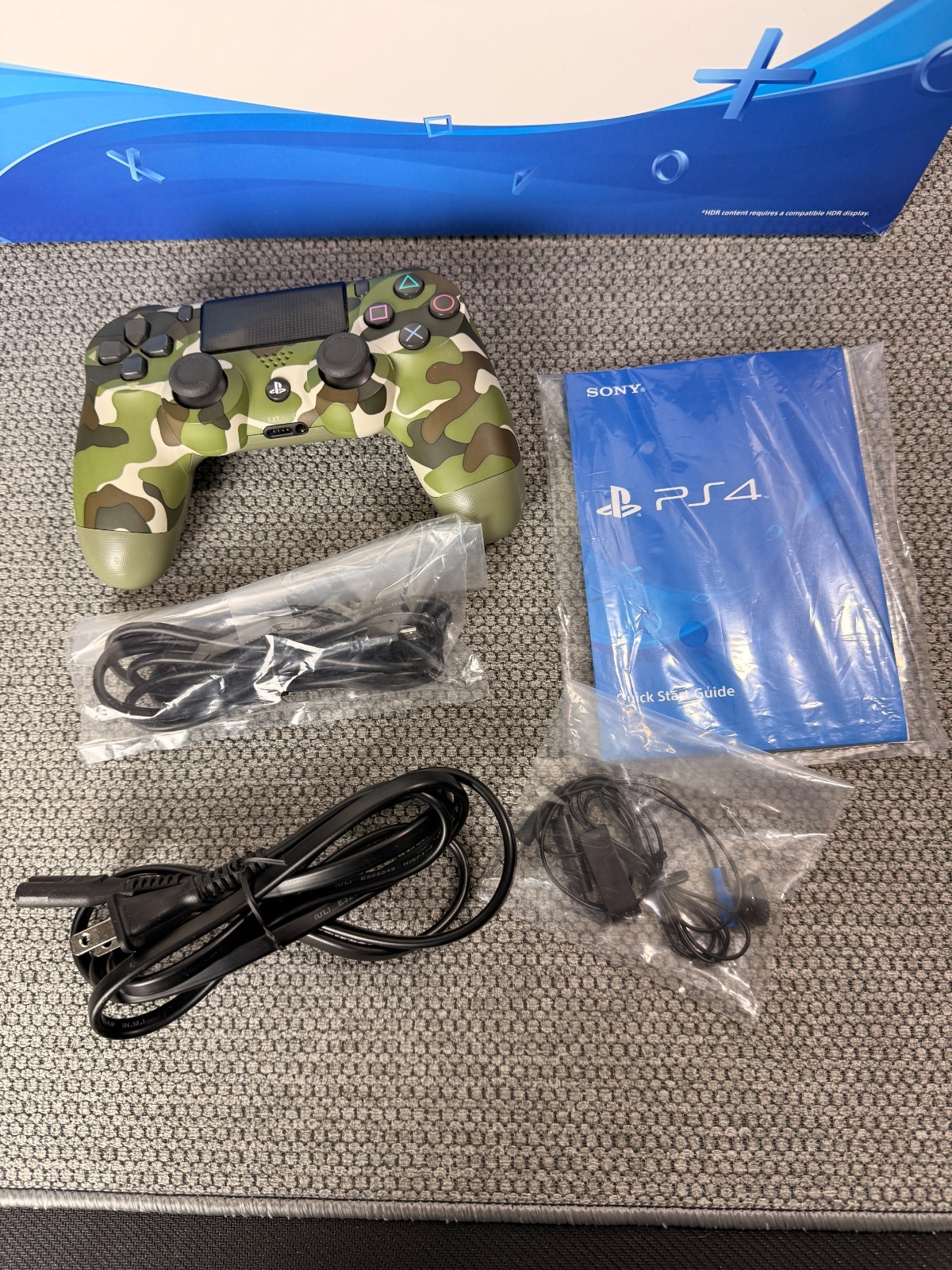 Sony PlayStation 4 Slim Disc Edition Model CUH-2215B w/ Box & Manuals!