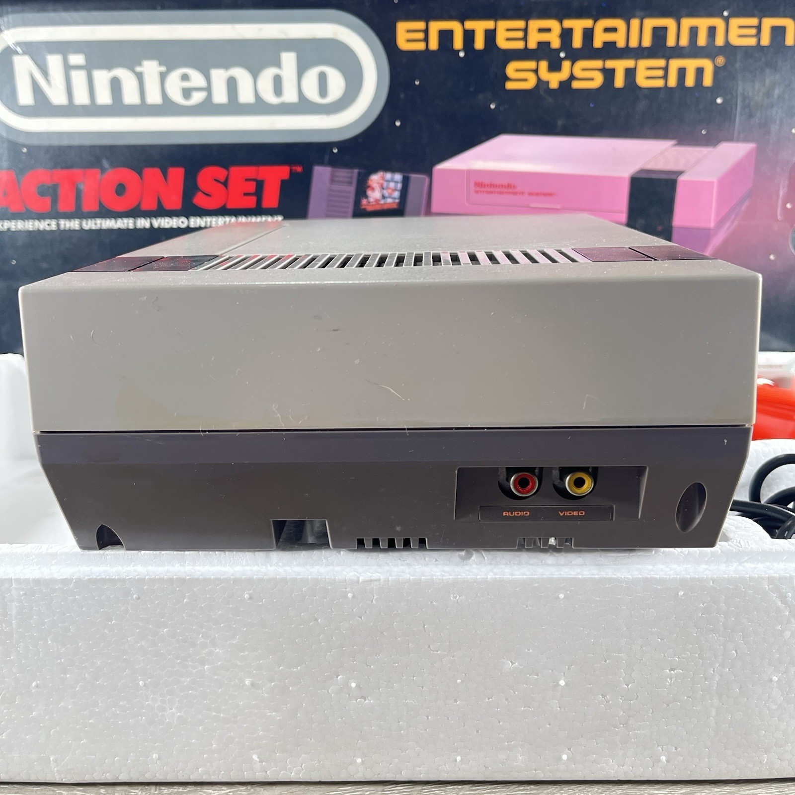 Nintendo NES Action Set Complete In Box Inserts Mario/Duck Hunt Tested