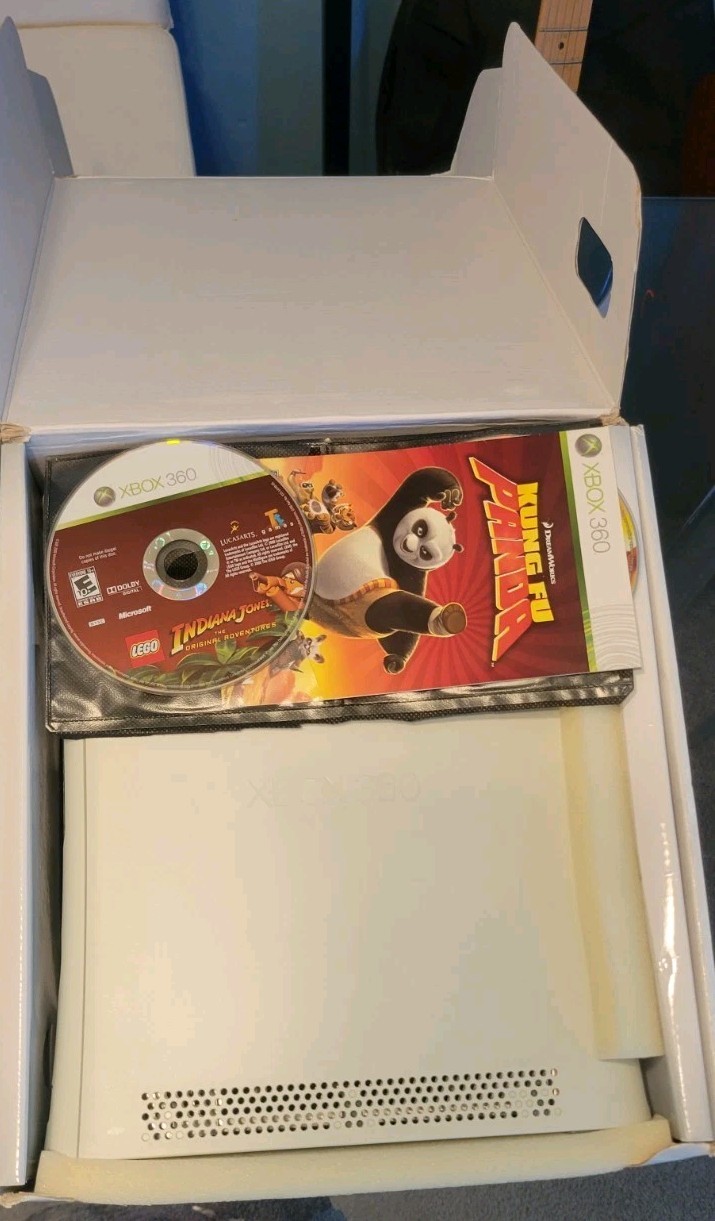 Xbox 360 Pro console 60 GB ,bundled : Kinect Camera,Cabela’s Dangerous Hunts