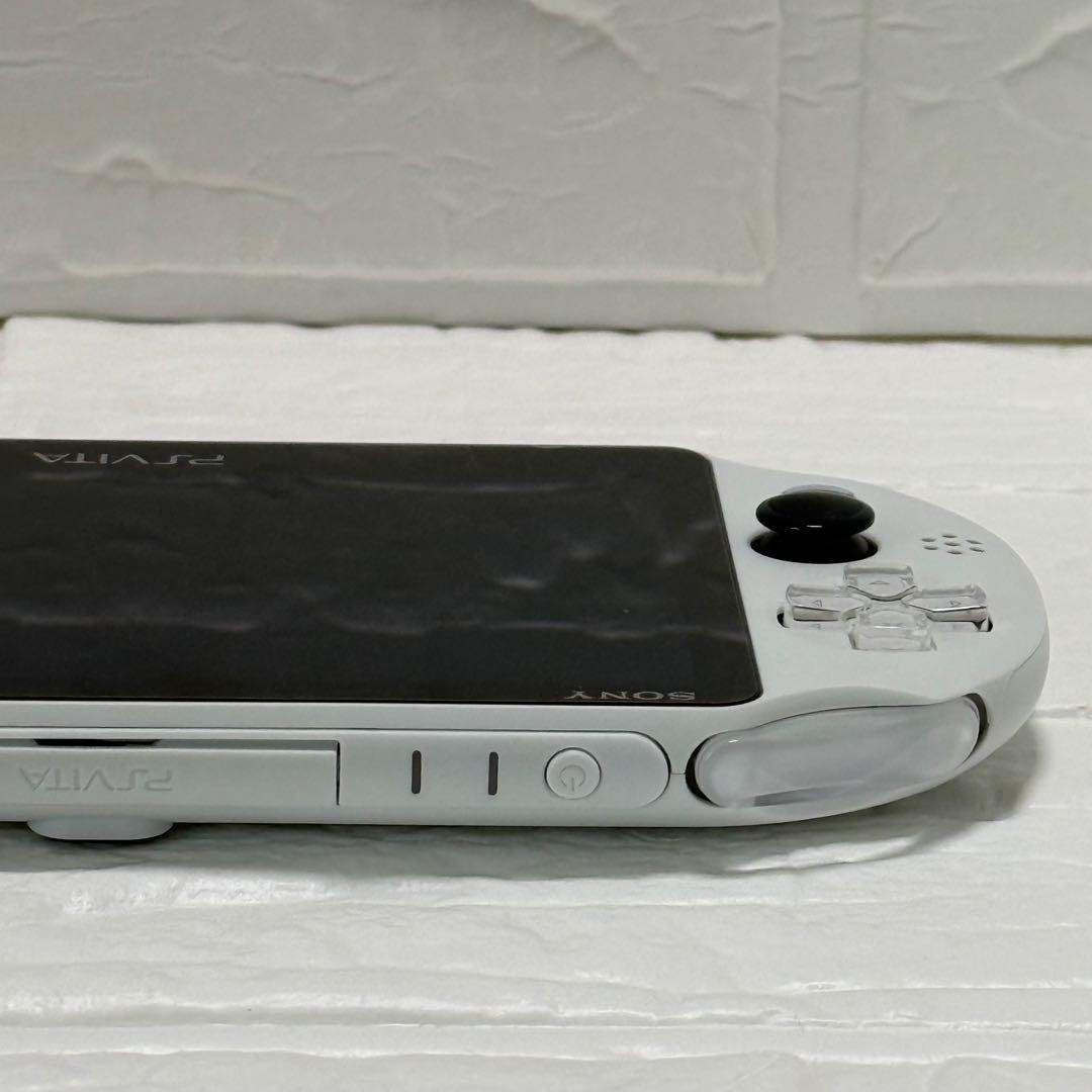 Near Mint Sony PS Vita PCH-2000 Handheld Console – Glacier White