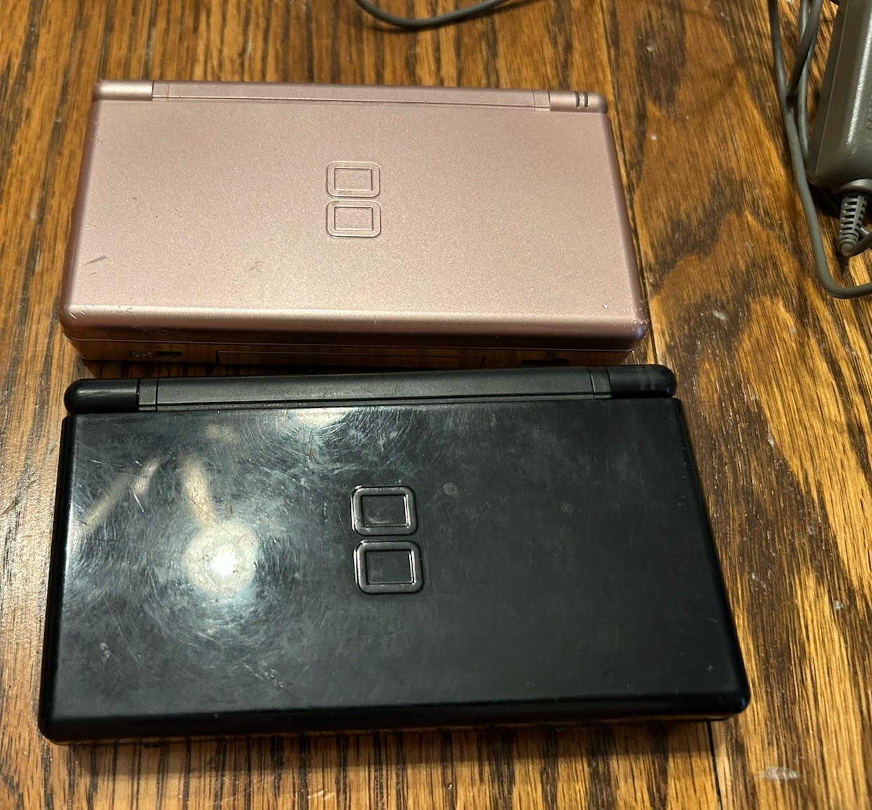 Nintendo DS Lite Metallic Rose Gold Pink Console w/ Charger and Black DS READ
