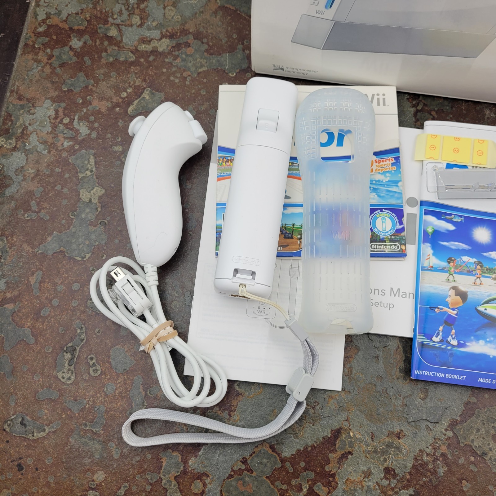 Nintendo Wii Sports / Wii Sports Resort White Console In Box