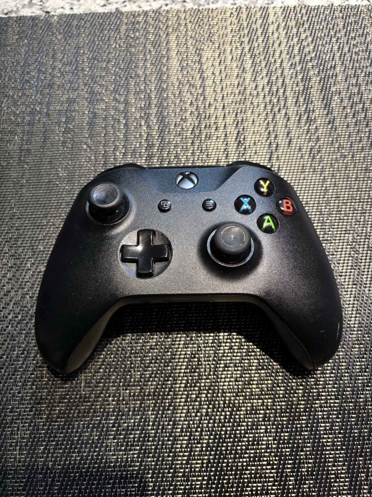 Microsoft Xbox One Day One Edition 500GB Black Console with Kinect Pre-owned