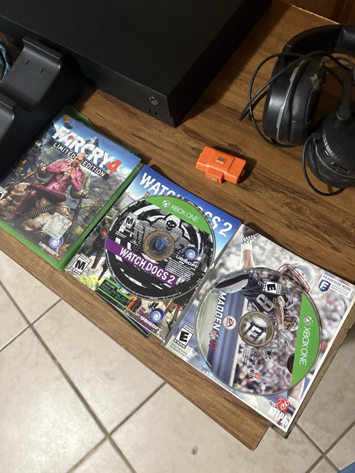 READ TESTED Microsoft Xbox One X Console Bundle LOT 1TB 1787 GAMES MIC MOUNT VGC