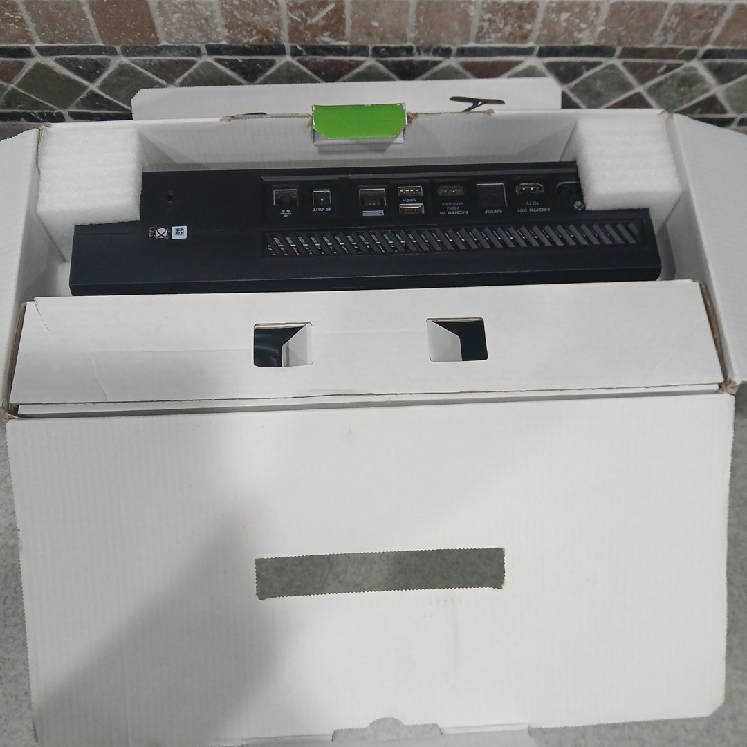 Microsoft Xbox One Console 1540 500GB SSHD W Original Box, Controller & Kinect
