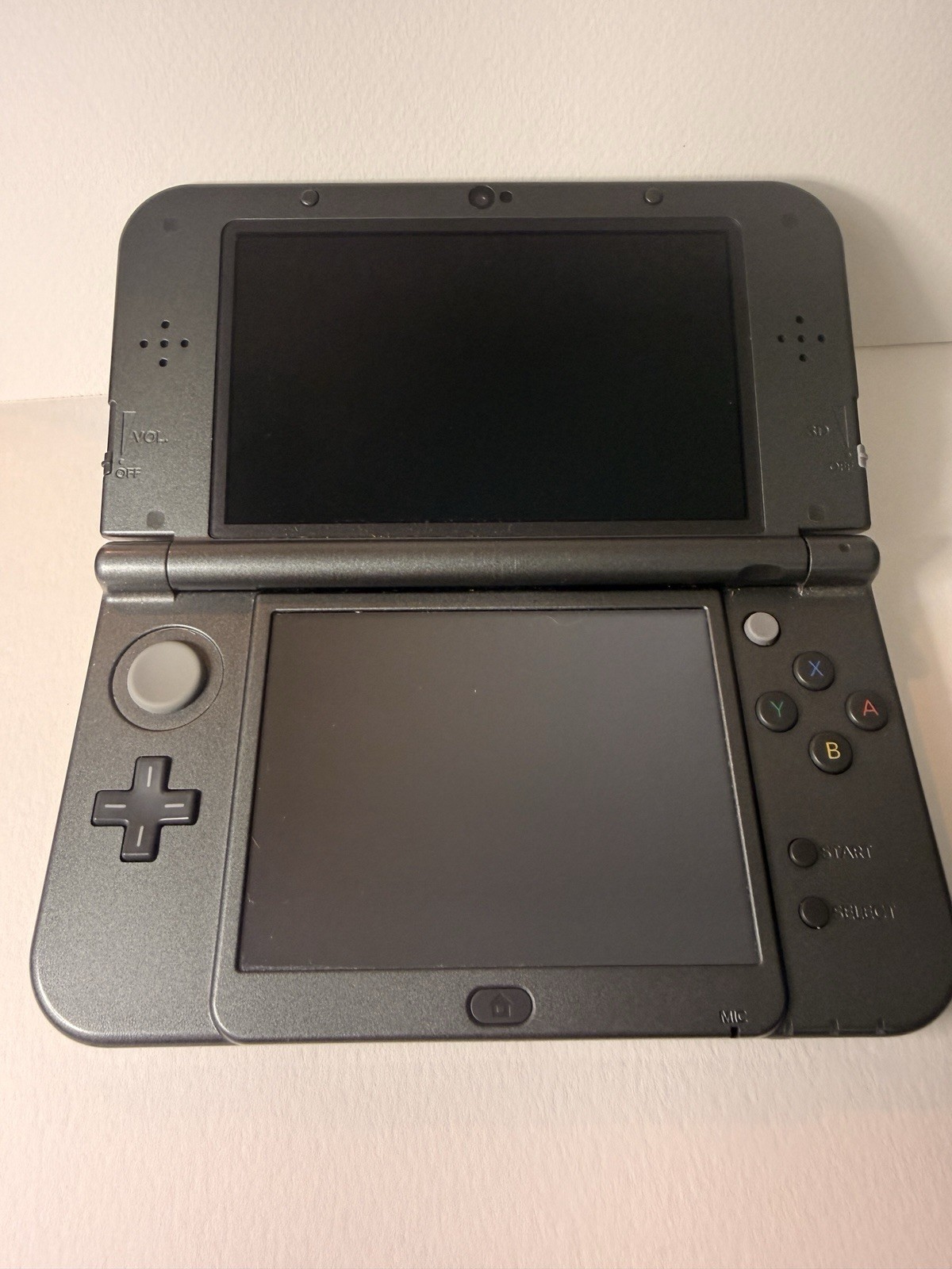 New Nintendo 3DS XL with Loopy Capture Card, Black! & 128 GB SD
