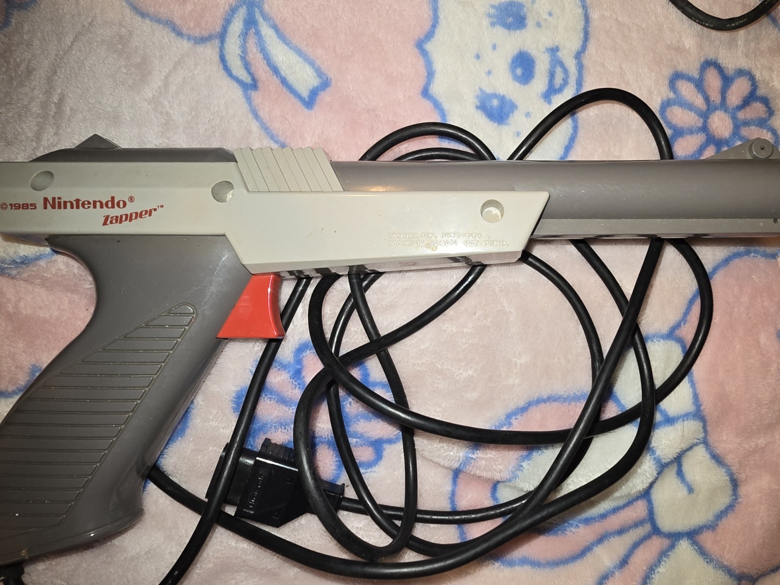 Nintendo NES-001 Entertainment System Console Bundle w/ Controller Zapper AV/RF