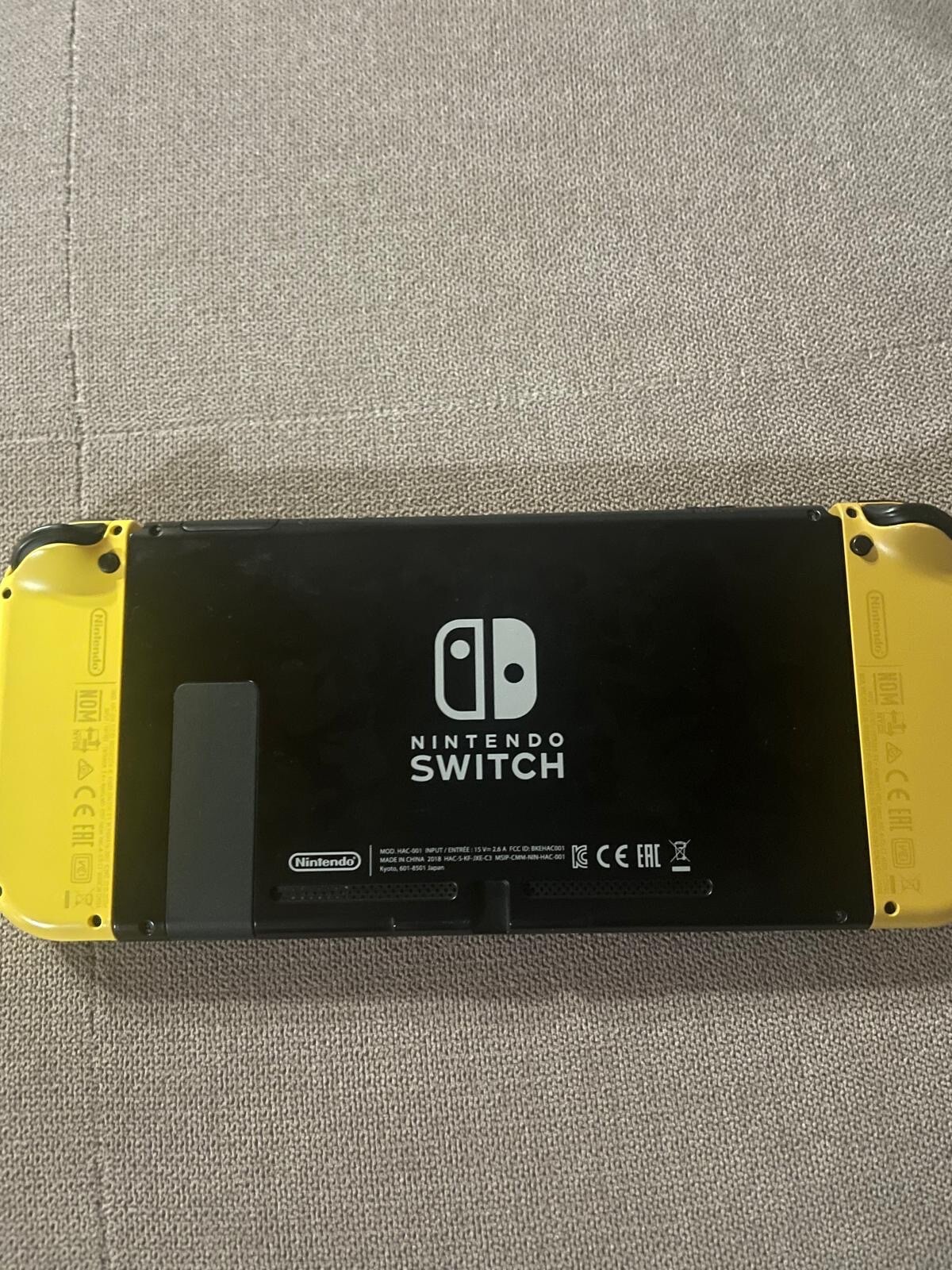 Nintendo Switch Console Let’s Go Pikachu! + Poke Ball Plus Edition