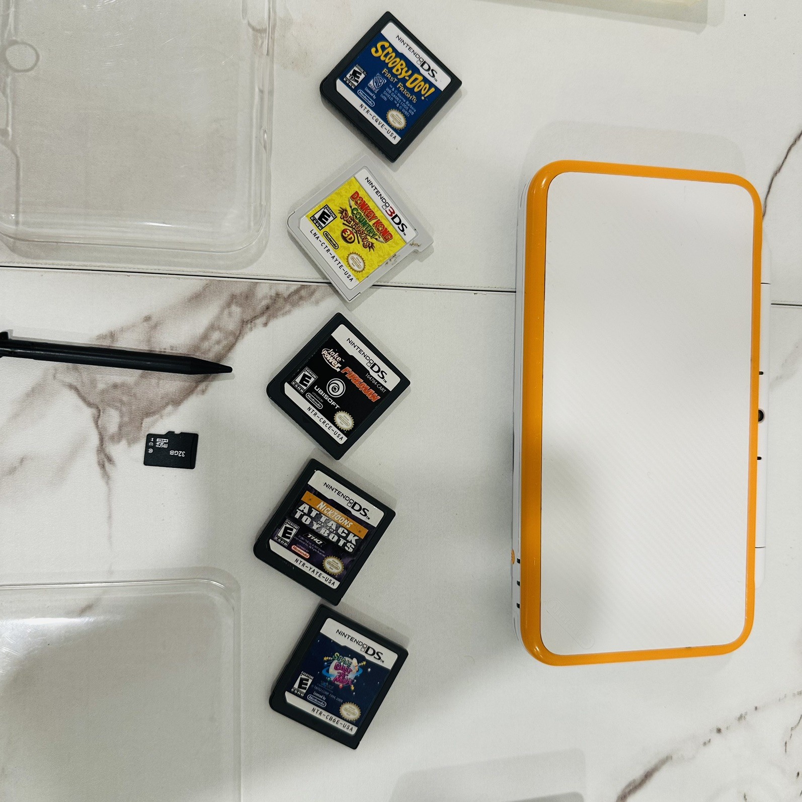 Nintendo New 2DS XL White Orange w/ 5 Games 32GB SD Charger Case Stylus Tested