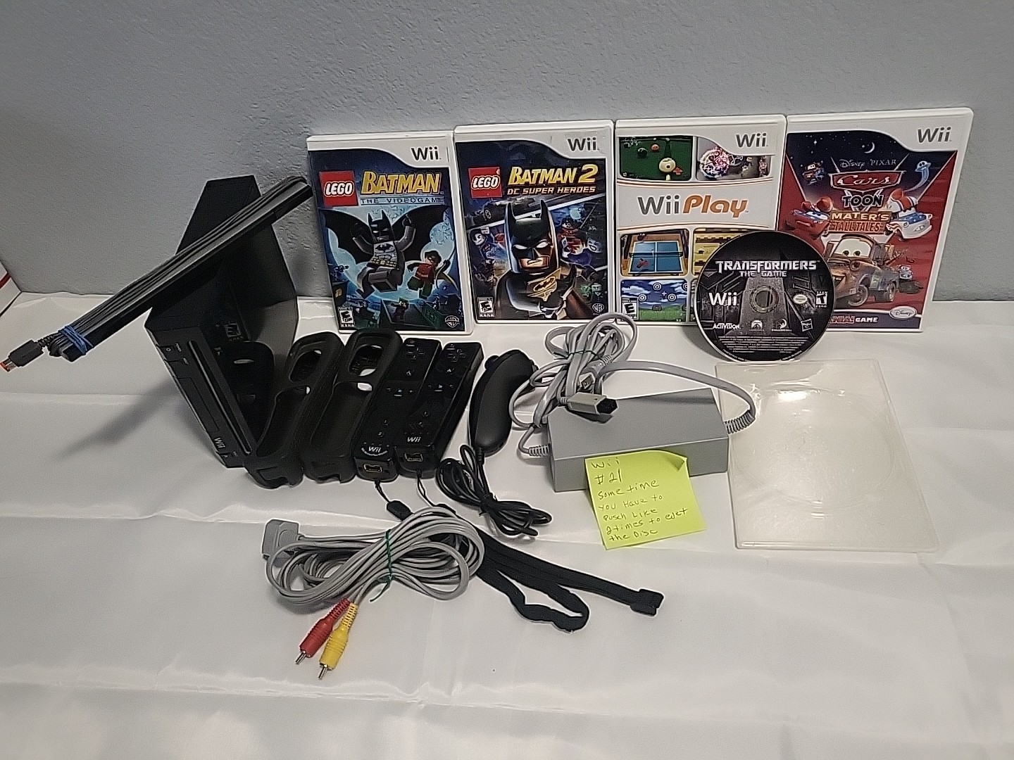 Nintendo Wii RVL-001(USA) Black Console Bundle with 5 Games