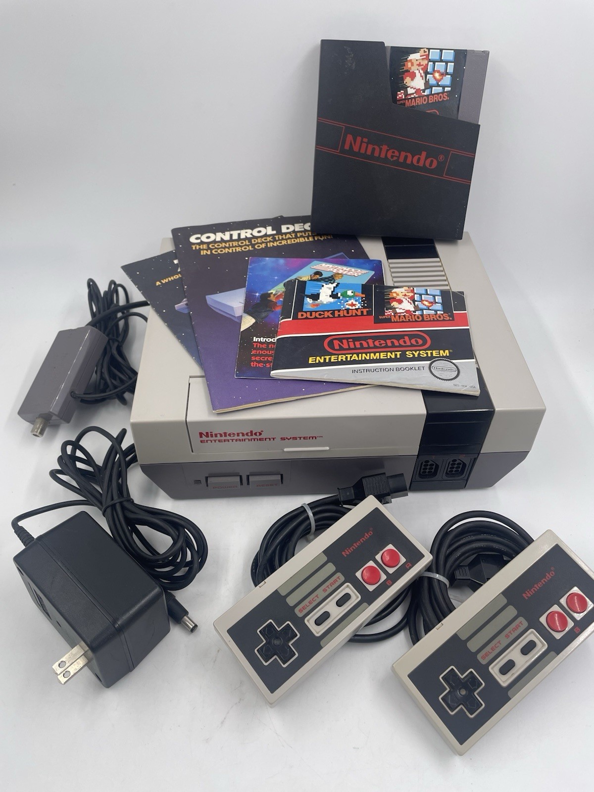 1985 Nintendo NES-001 Console 2 Controllers Mario/Duck Hunt Manuals & Hookups