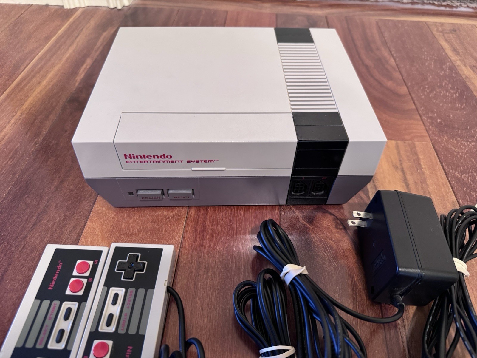 1988 Nintendo NES Console With 5 Games