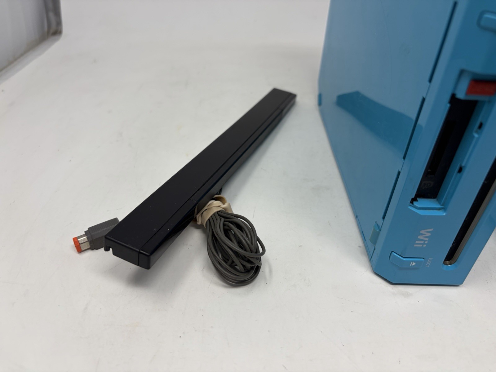 Nintendo Wii Blue RVL-101 Console With White Remote Sensor Bar AV Power Cord