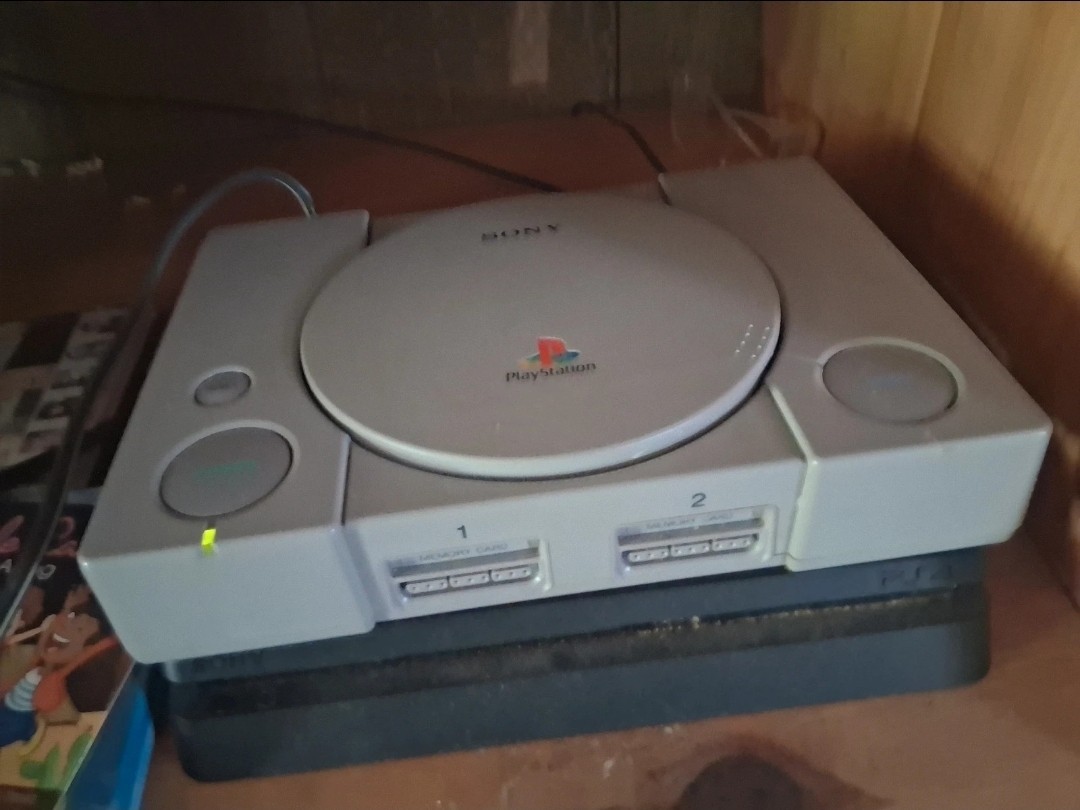 Tested Sony PlayStation 1 PS1 Gray Console w/ 2 Controllers, Composite RCA AV