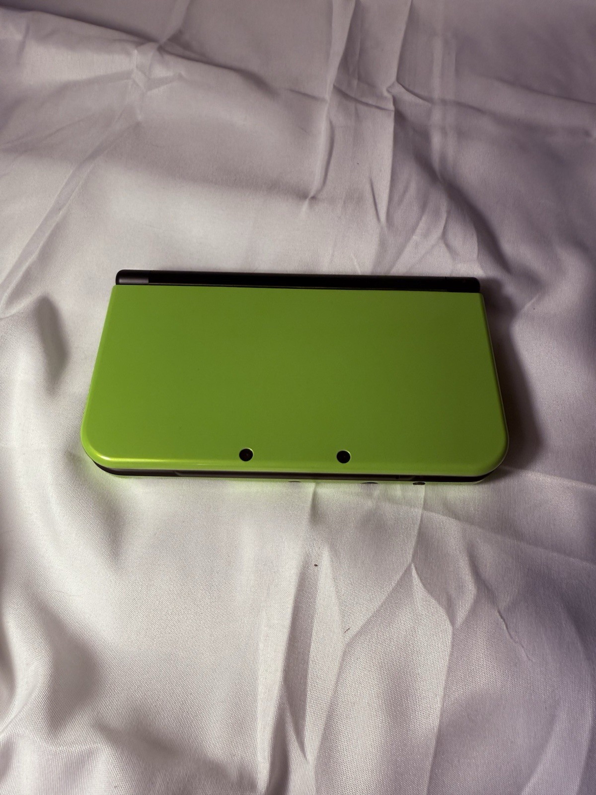 Nintendo 3DS Black/Lime Green w/ Charger and Stylus. [Great Condition]