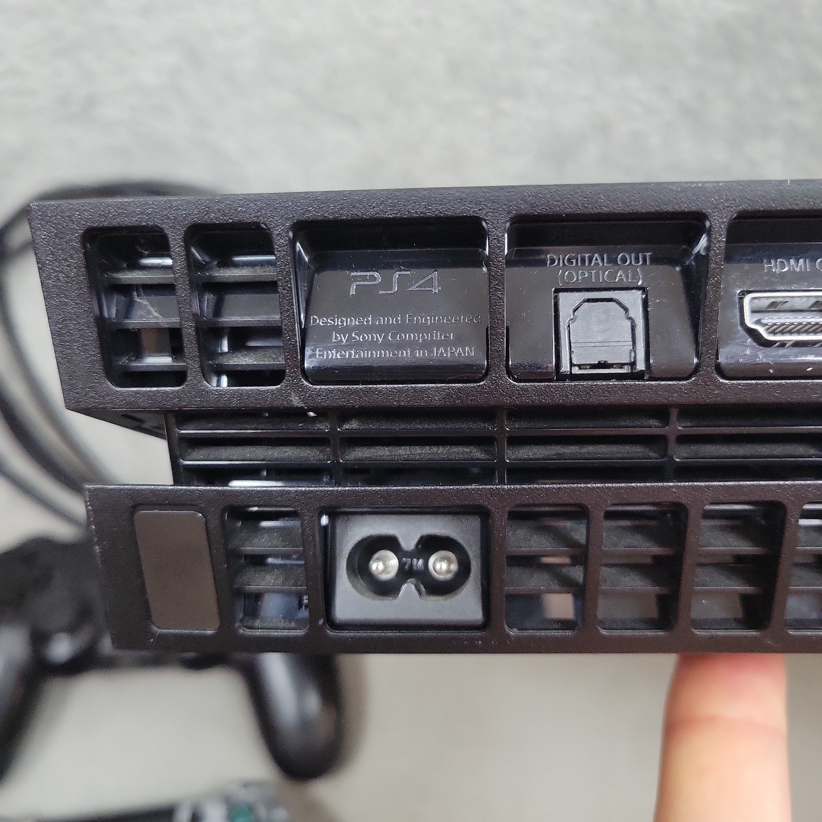 Sony PS4 500GB Console CUH-1115A w 2 Controllers, 1 Drift Issue – Original Owner