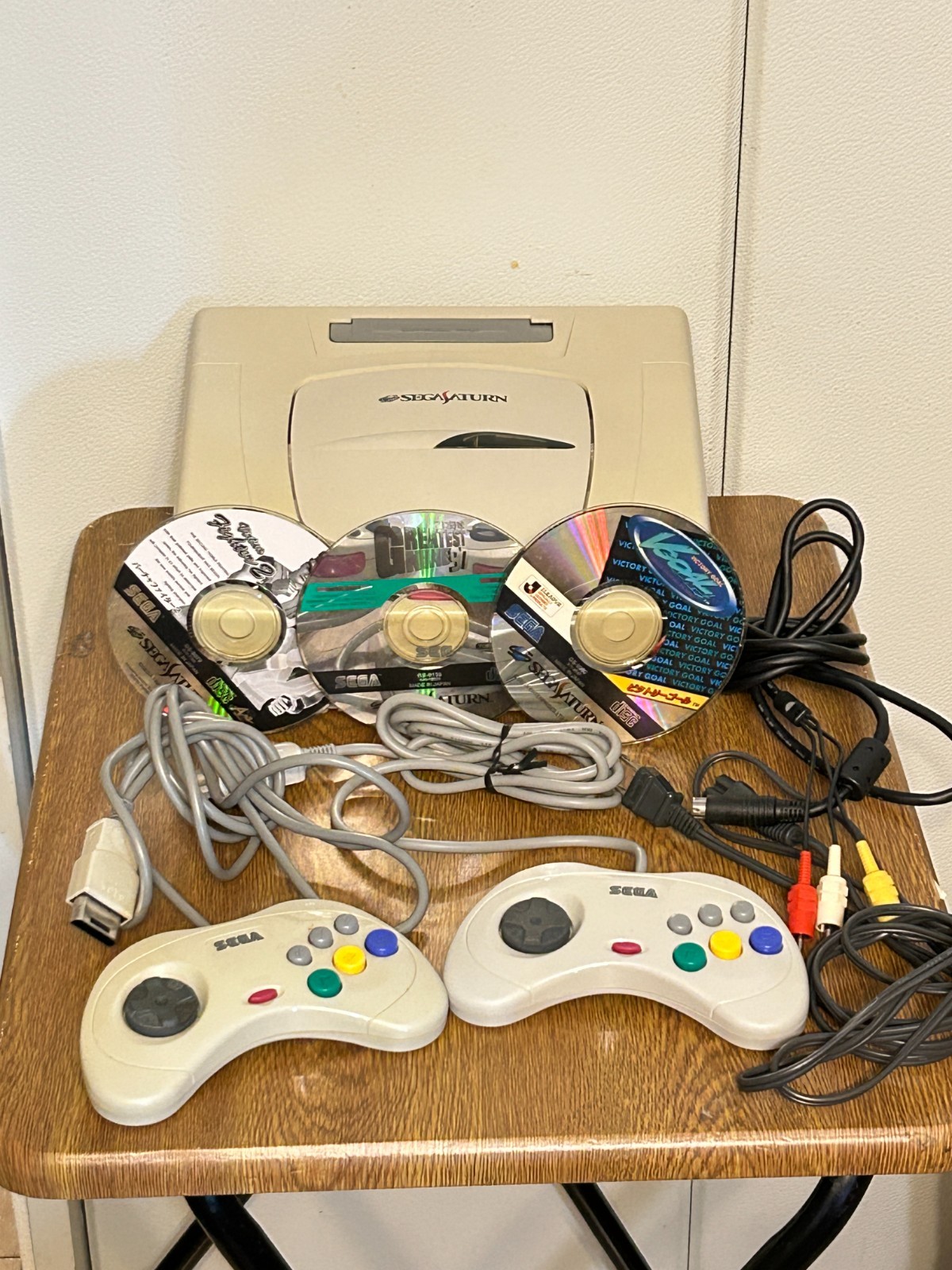 SEGA SATURN White Console HST-3220 Japan 2 Controllers 3 Games Tested Free Ship