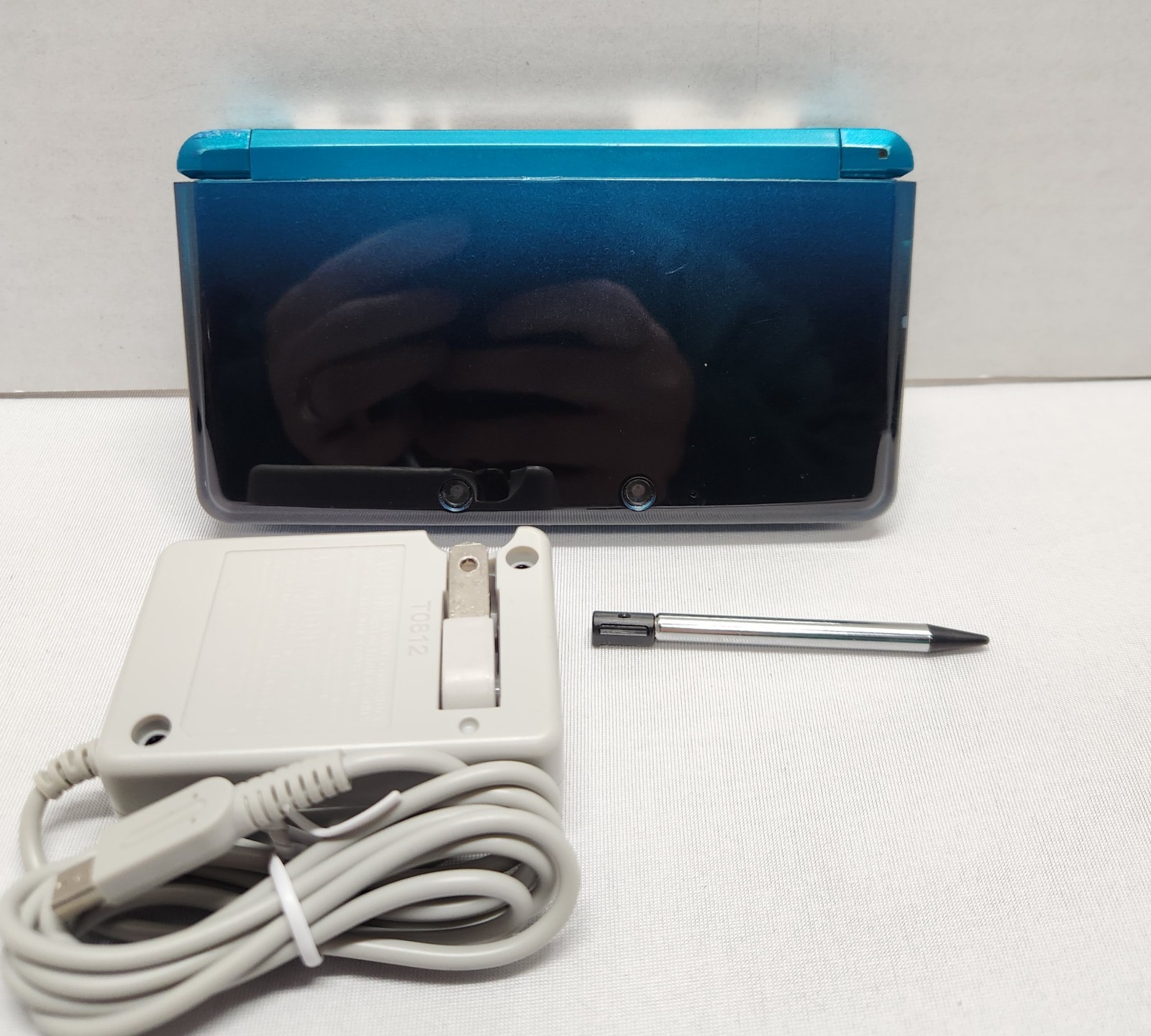 Nintendo 3DS & Charger – Aqua Blue/Black