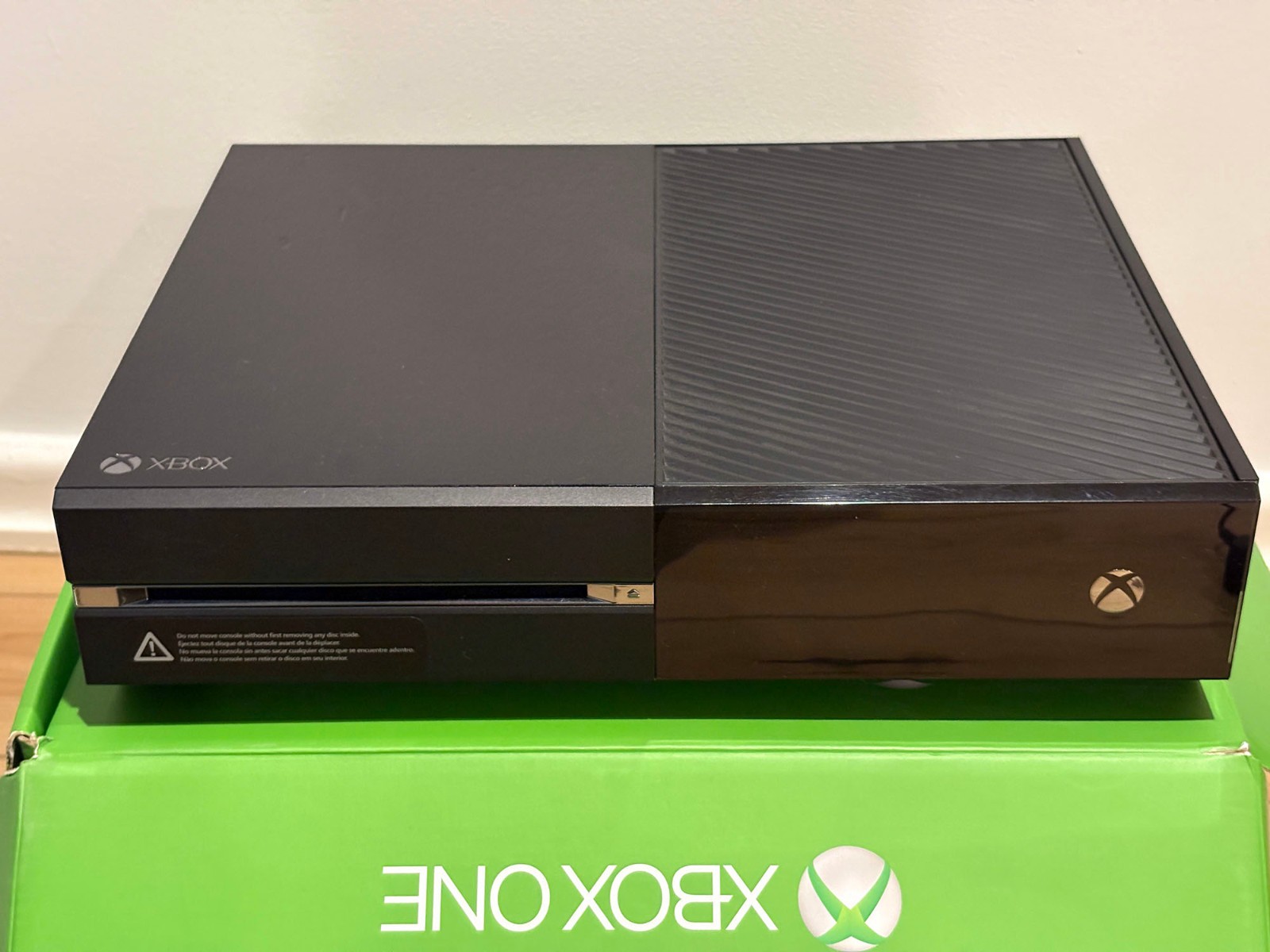 Xbox One 500GB Original Console Model 1540 / 1520 Kinect Camera Energizer Stand