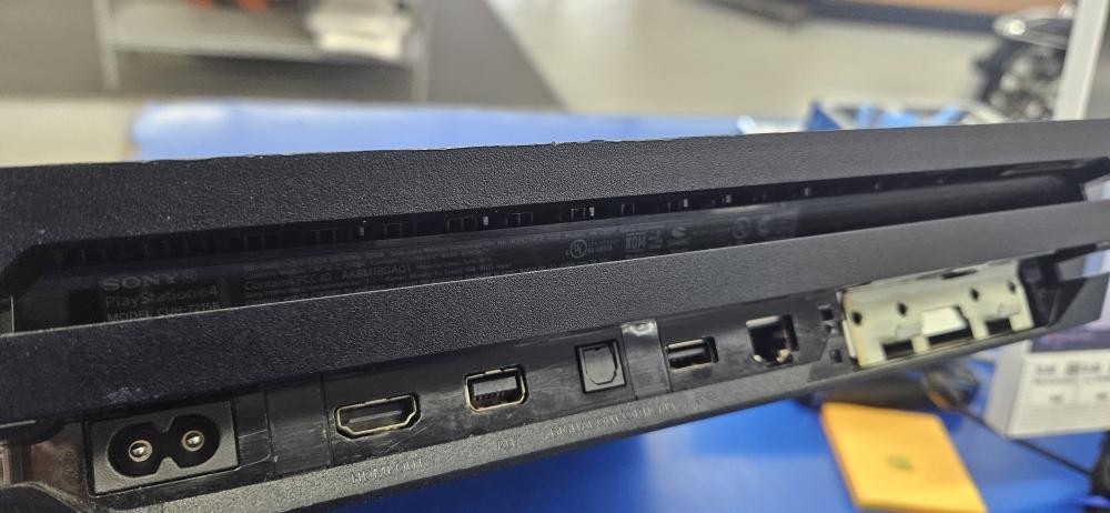 SONY PS4 PRO CUH-7215B 1TB WITH POWER CORD AND CONTROLLER (C26033866)