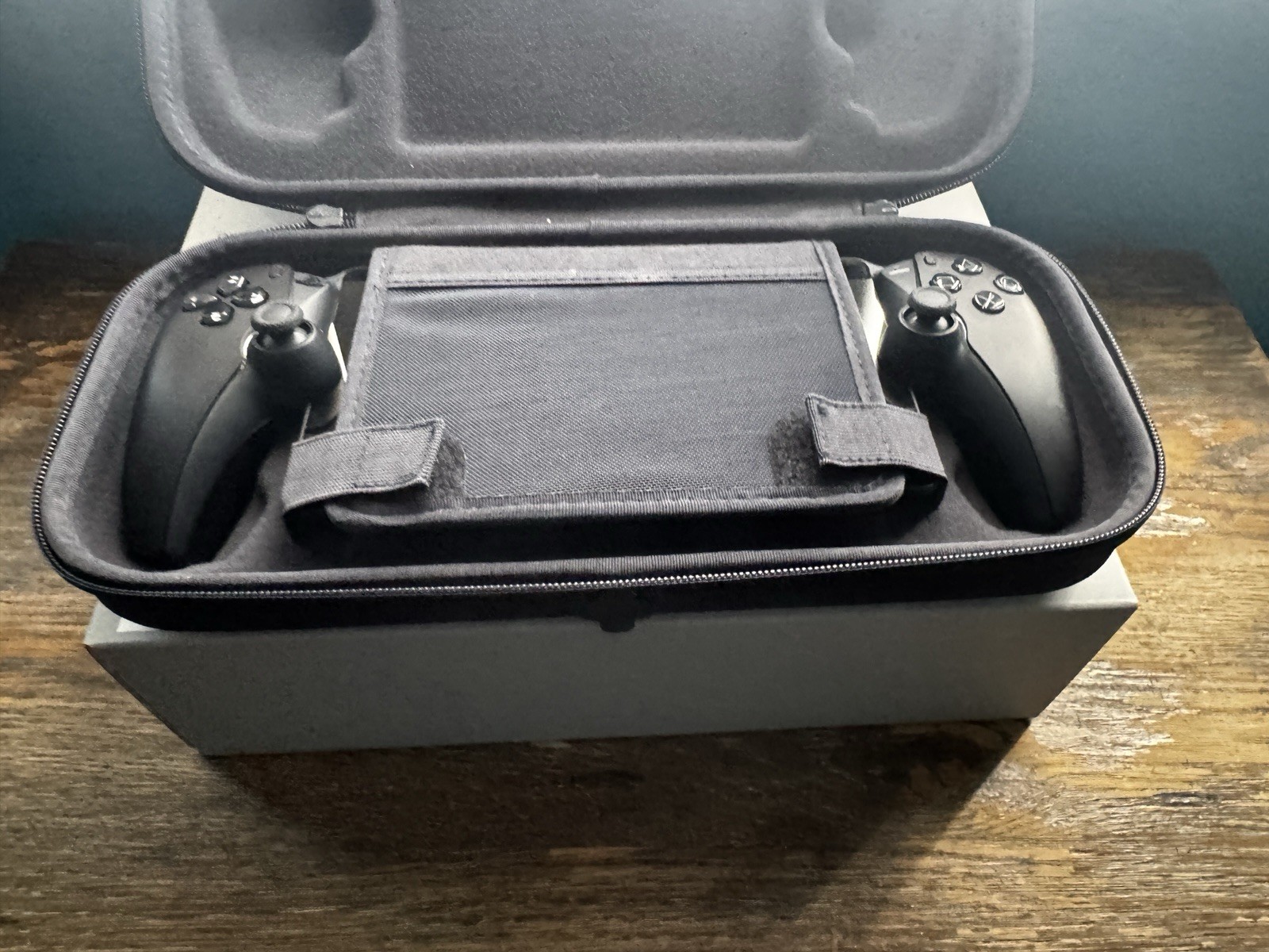 PlayStation Portal Midnight Black + Case Oficial + 2 Juegos Físicos