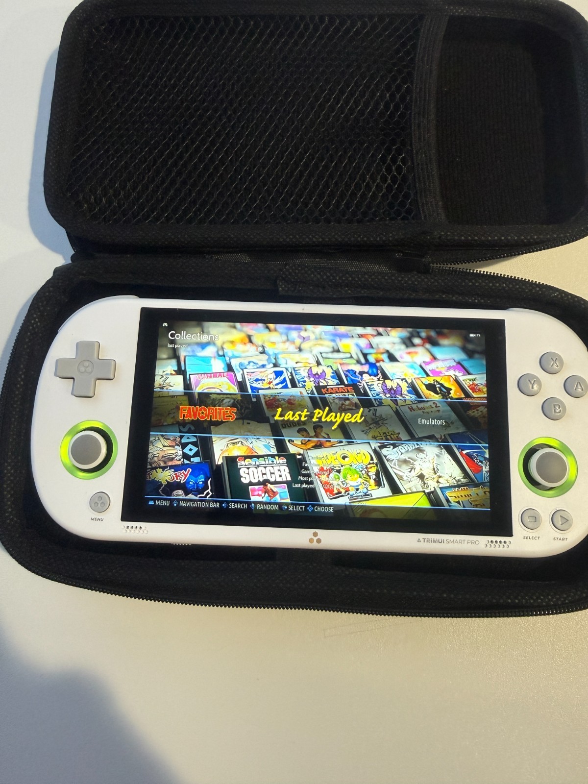 TrimUI Smart Pro – 64 GB – White Custom OS KNULLI Installed TG5040