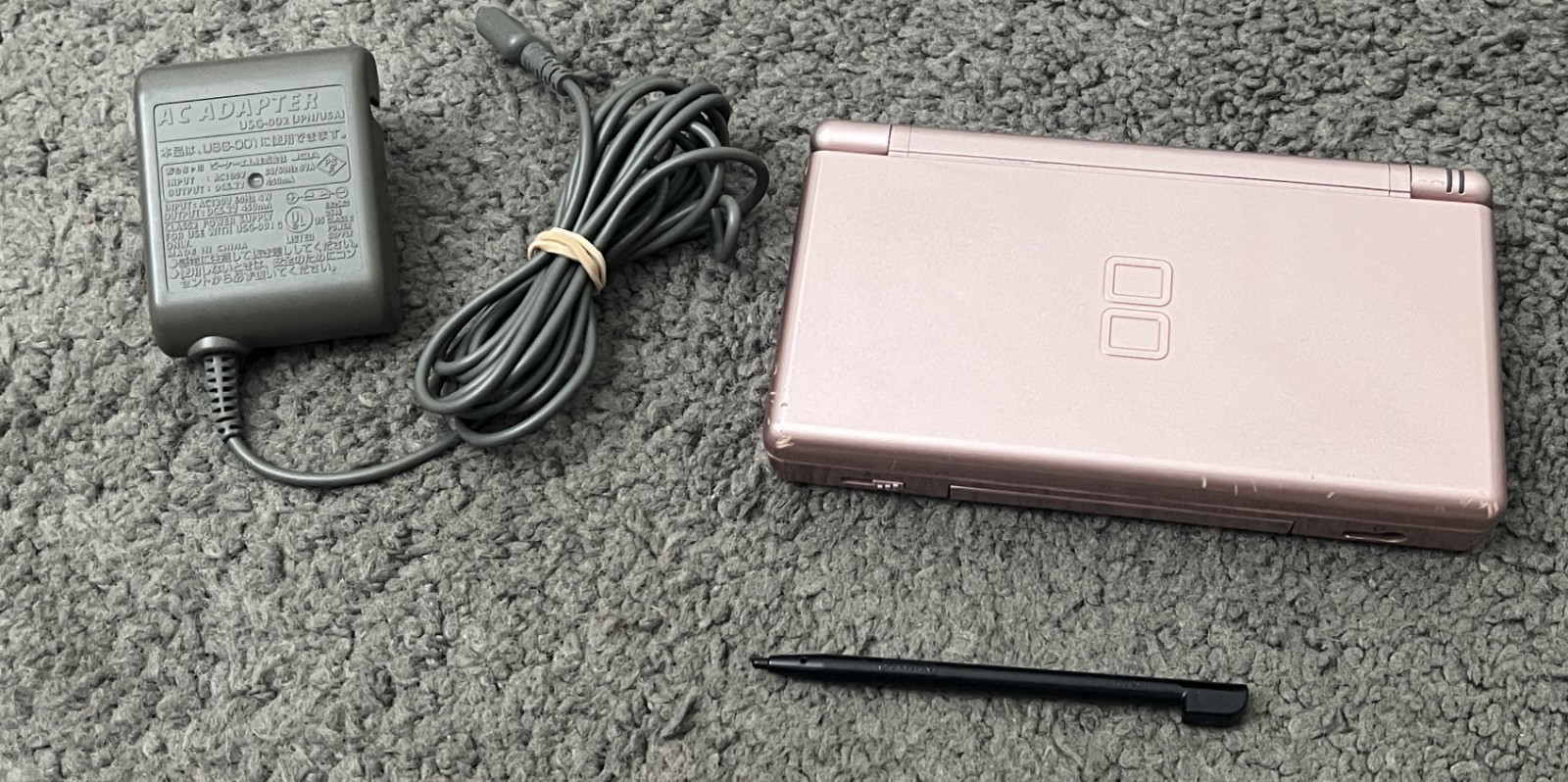 Nintendo DS Lite USG-001 Handheld Console Metallic Rose w/ Stylus