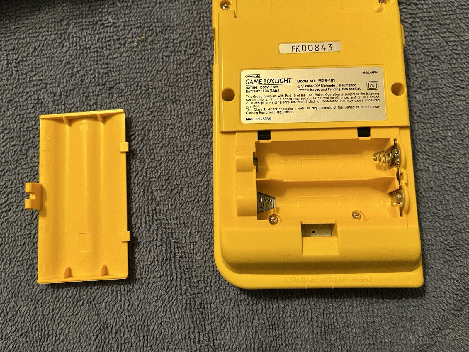MINT CIB Game Boy Light Pikachu Yellow Pokémon Center Tokyo Movie Edition