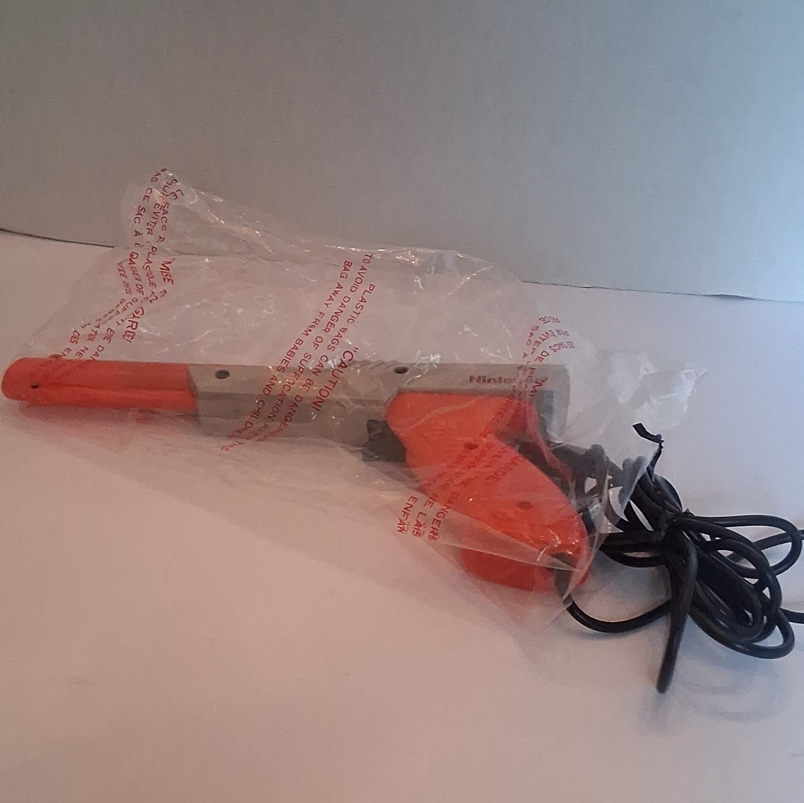 Nintendo NES Action Set NES-001 NTSC-U/C w Zapper SMB/Duck Hunt In Box