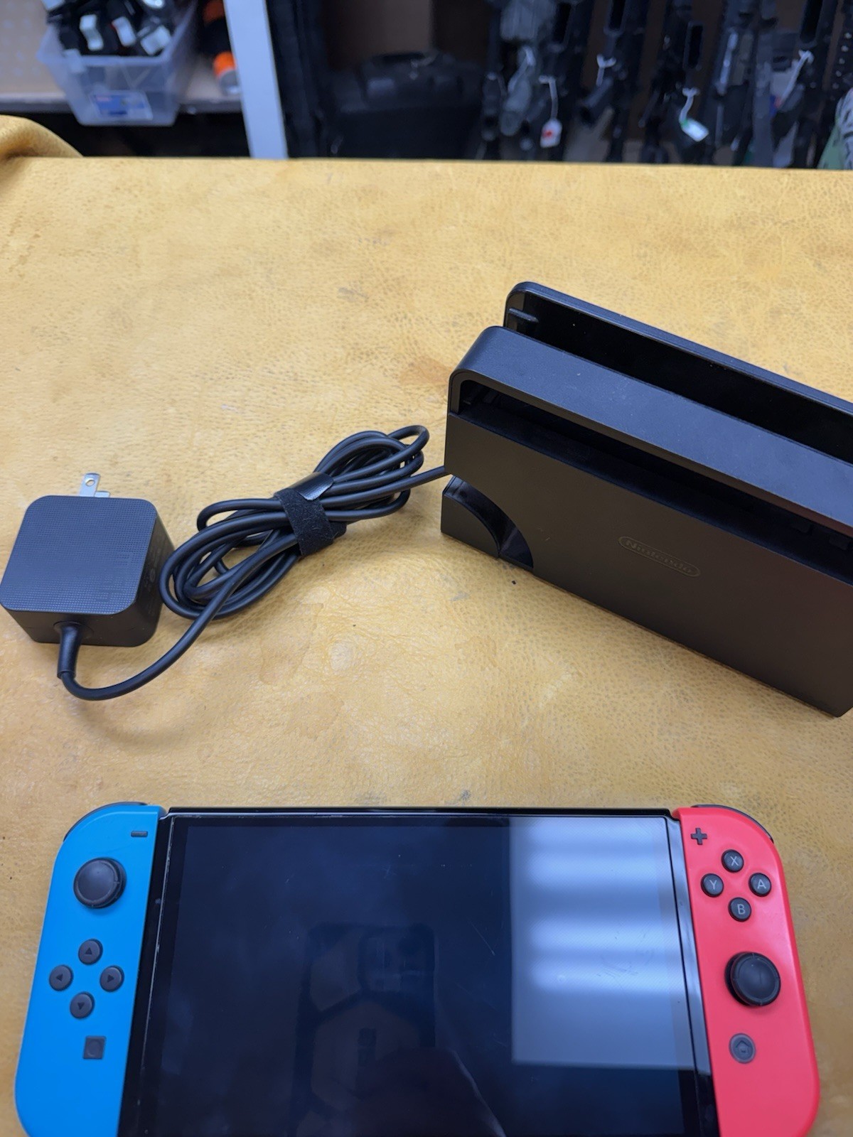 Nintendo Switch OLED HEG-001 Console w Accesories – 64GB