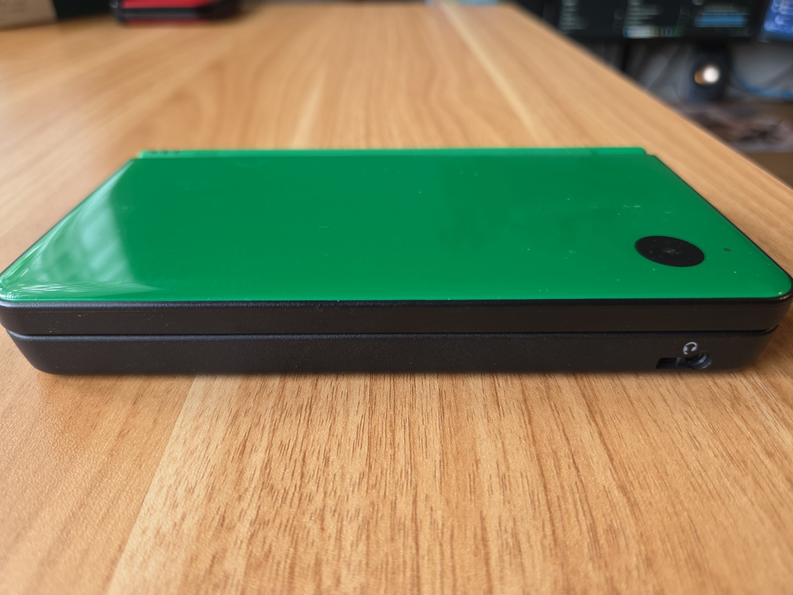 Nintendo DSi LL XL DS Green Console Handheld System Good Condition