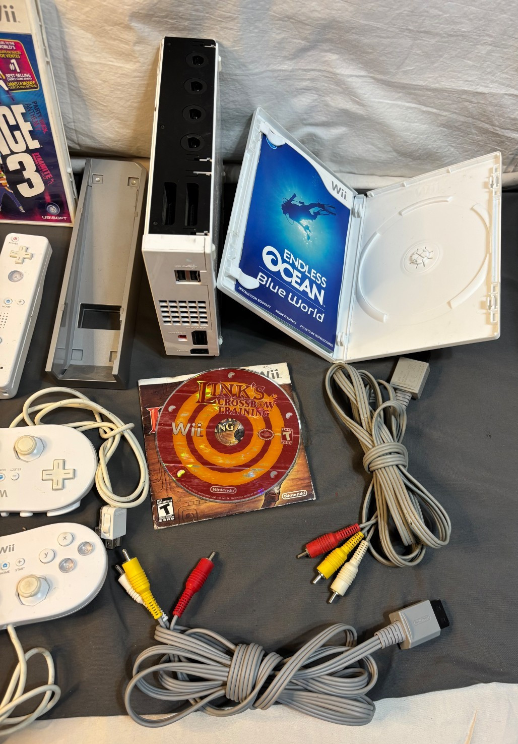 Bundle NINTENDO Wii video game system 10 games Controllers EXTRAS