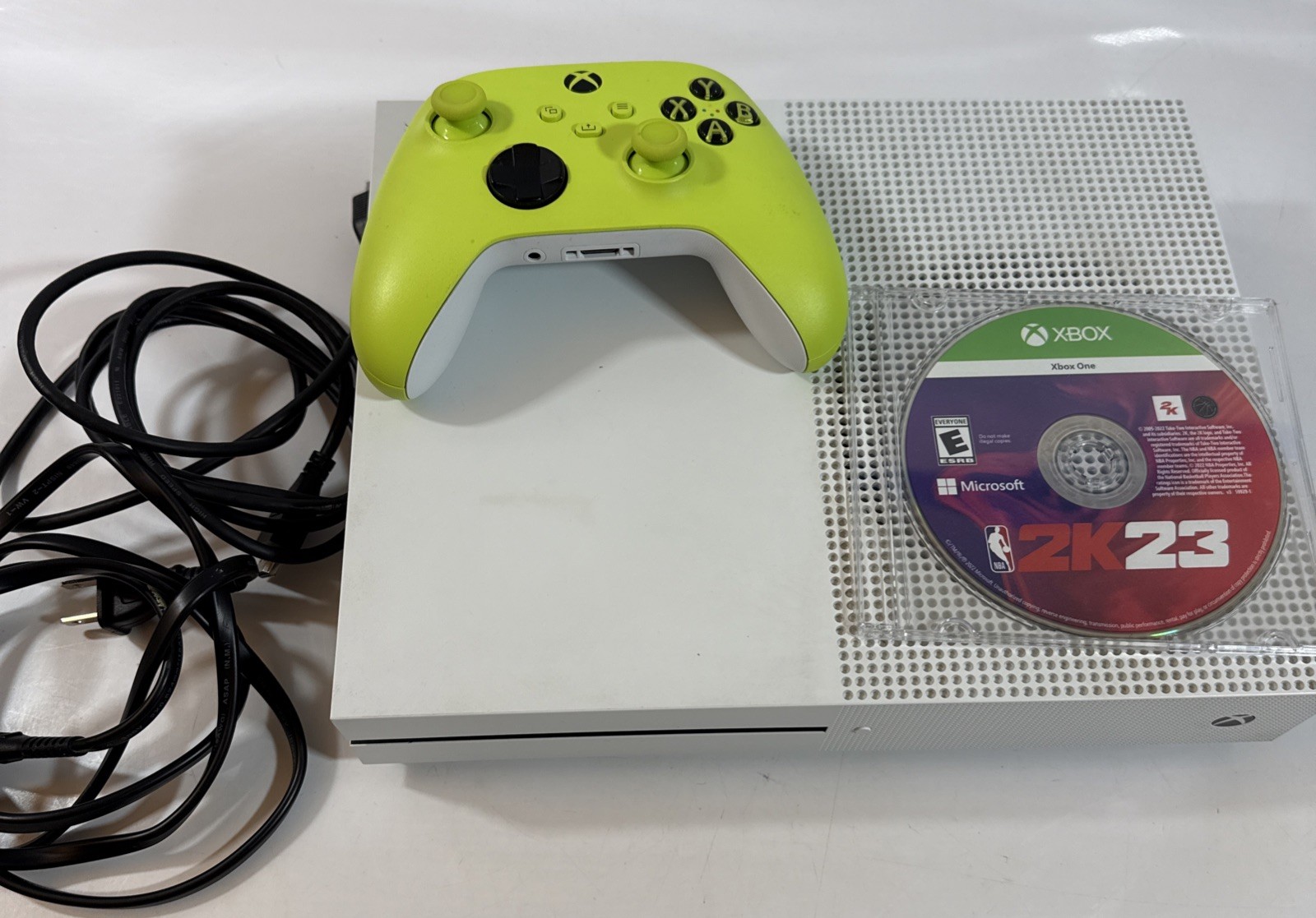 Microsoft Xbox One S Console 500GB 1681 + Controller + Cables