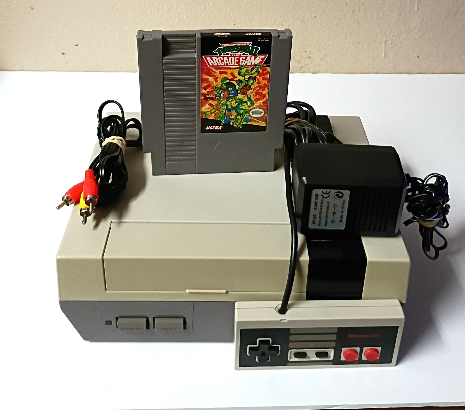 Nintendo NES with Control AV Cable power cord Ninja Turtles game, tested working
