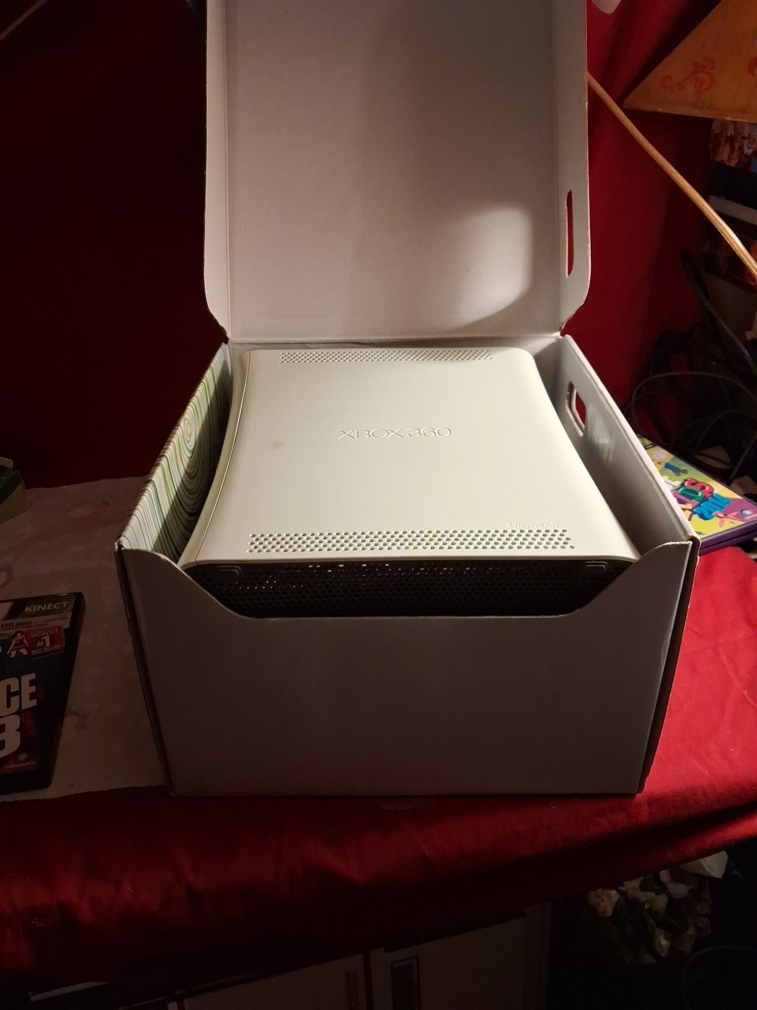 XBox 360 Pro White Console W/kinect Sensor 2 Controllers Play&charge Set In Box
