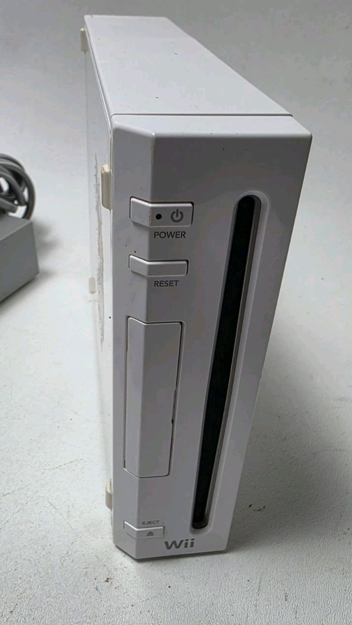 Nintendo Wii Console RVL-001 w/ 2 Controllers, Nunchucks & Cables