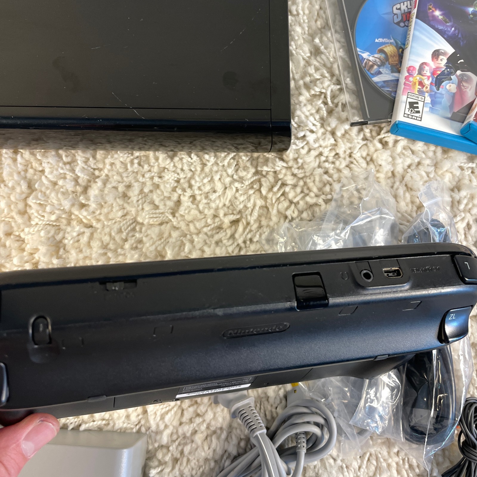 Nintendo Wii U 32GB Deluxe Black WUP-101(02) Console Bundle 3 Games Read