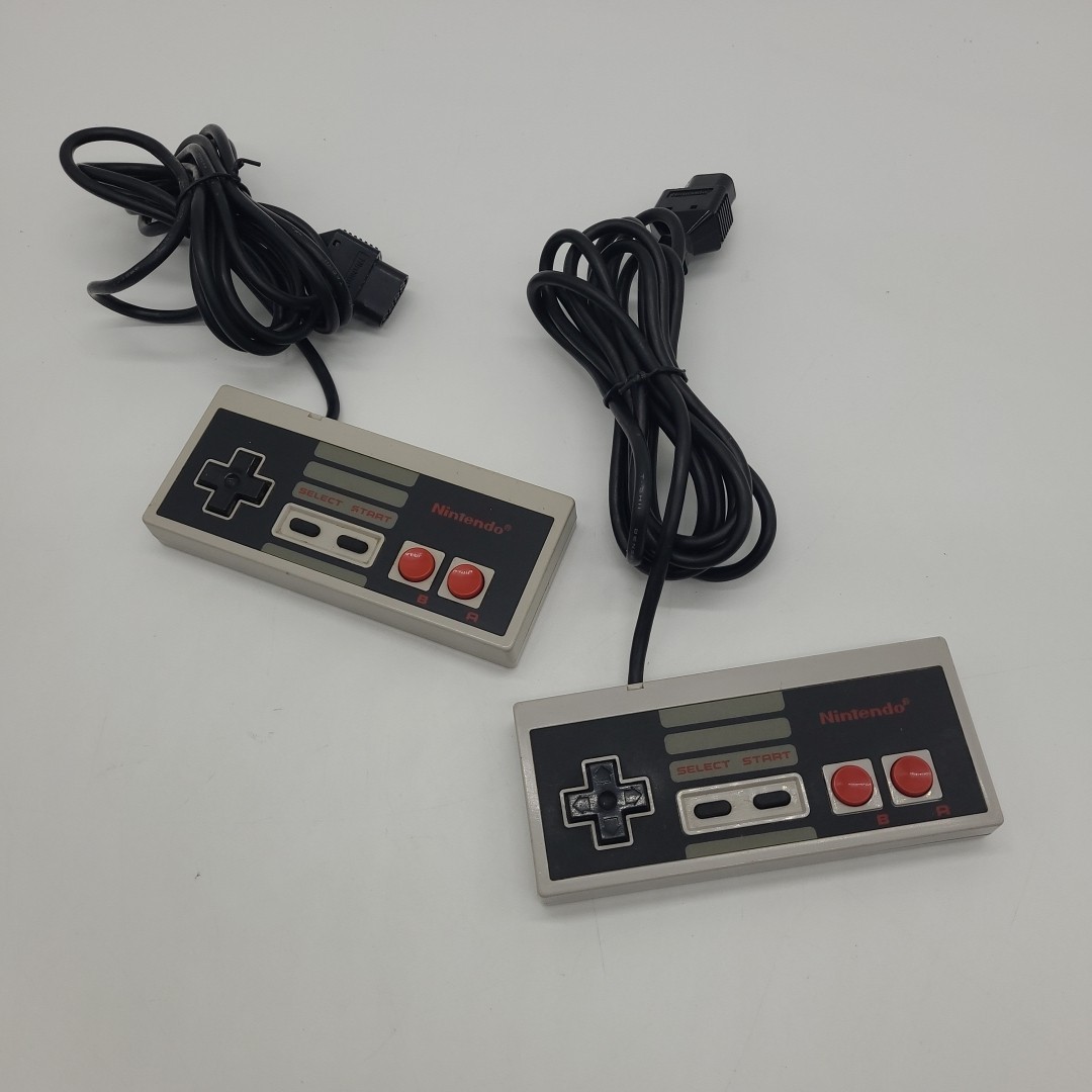 Nintendo NES Action Set Home Console With Box & Styrofoam No Paperwork Tested