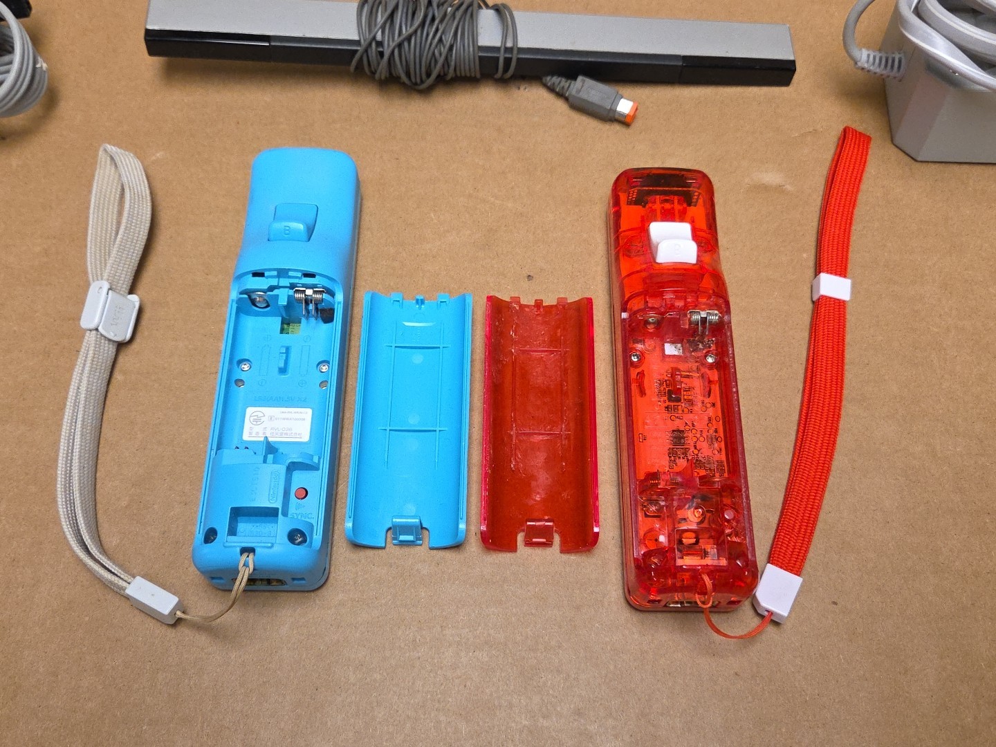 Nintendo Wii Console Bundle RVL-001 Tested Working 2 Remotes Cords 2 Games *PICS
