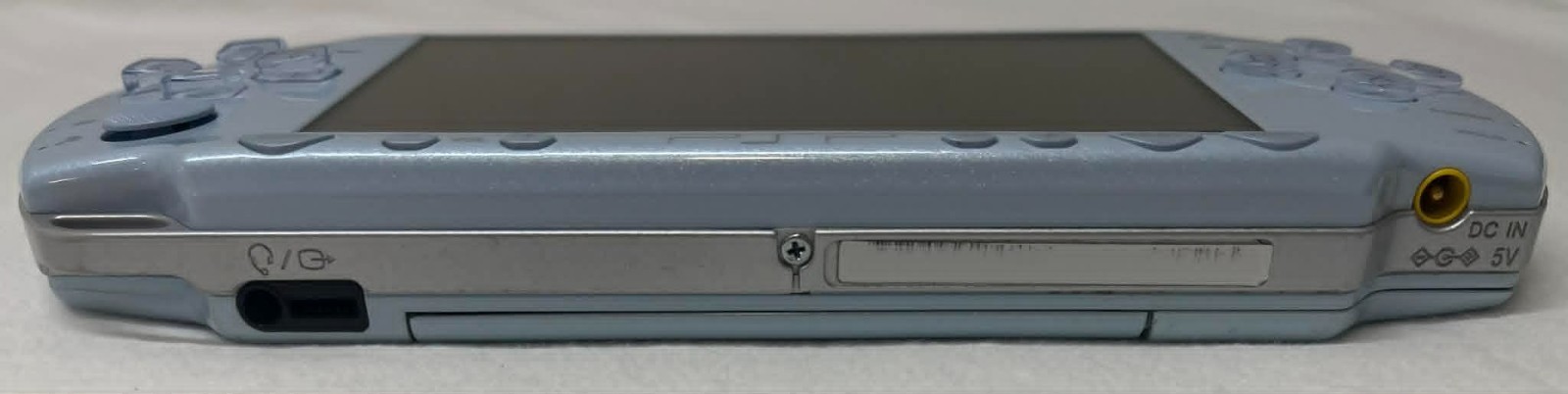 PSP2000 Felicia Blue / New Battery / Genuine Sony Charger / Region Free / 16 GB