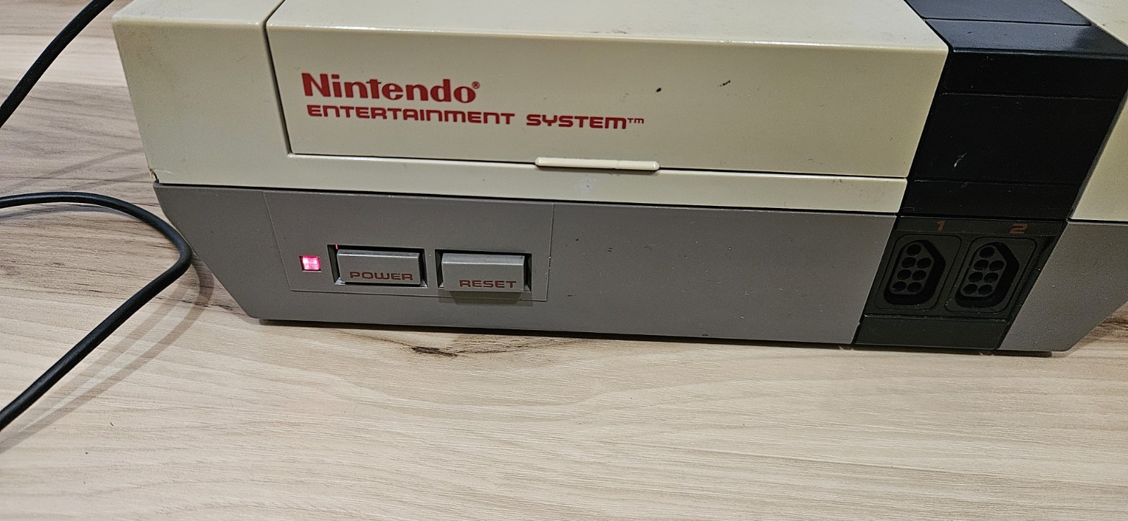 Nintendo NES-001 1985 Sometimes it works other times the red light just blinks.