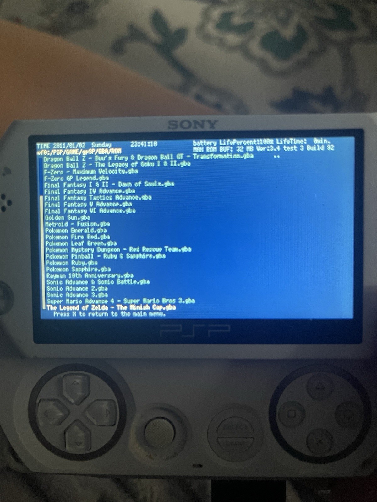 Sony PSP Go PSP-N1001 White 6870MB Wi-Fi Handheld Console *see description* SALE