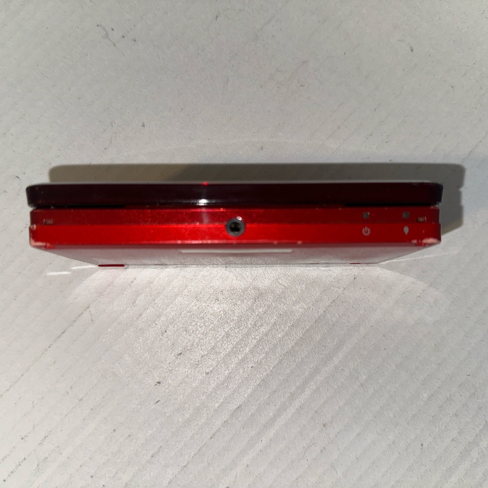 Flame Red Nintendo 3DS – CTR-S-USZ-C0, CTR-001 USA. Won’t power on.