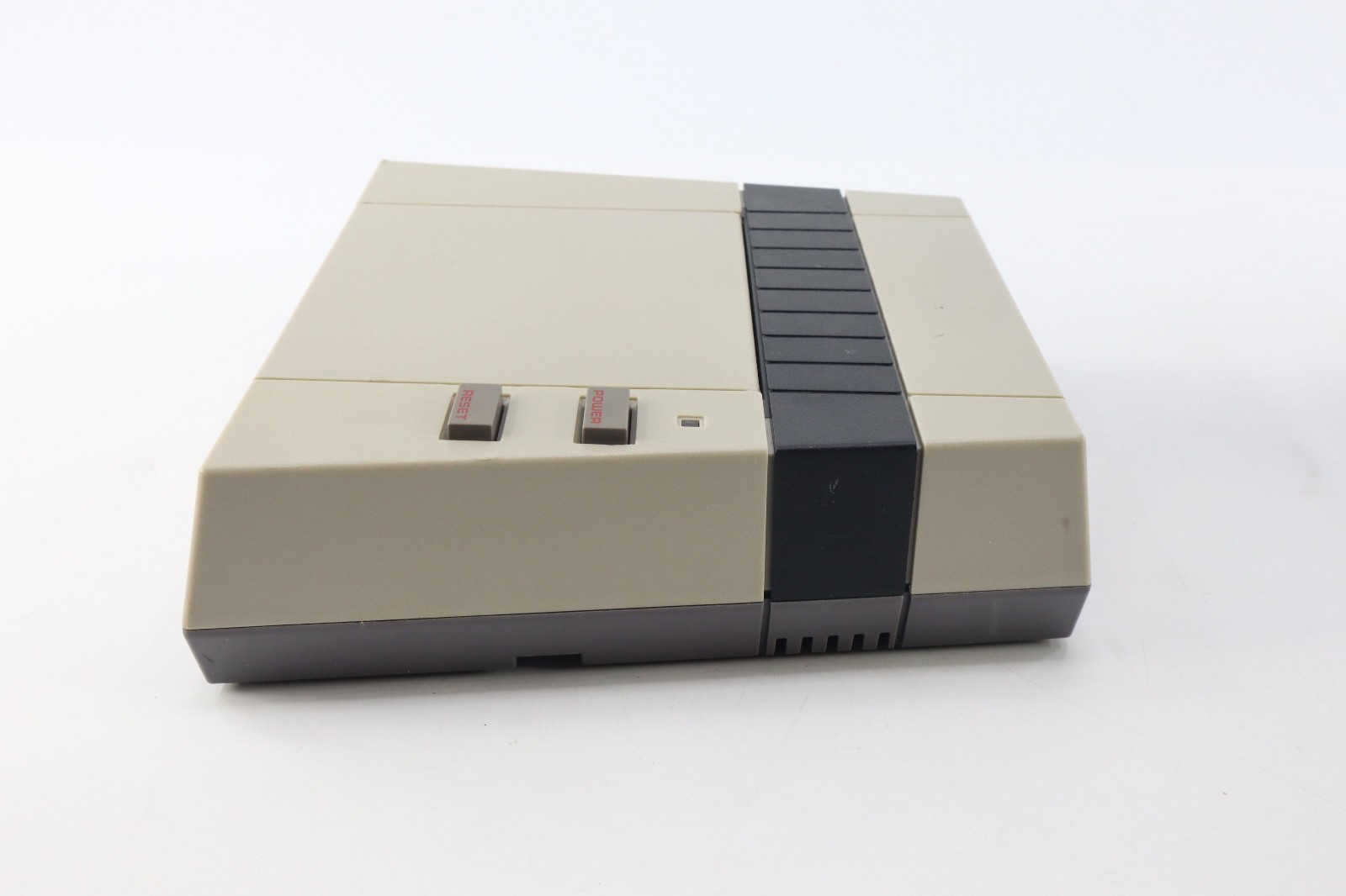 RetroUSB AVS Model RET-AVS W/ Power Cable, 2 OEM NES Controllers & 8 Game Lot