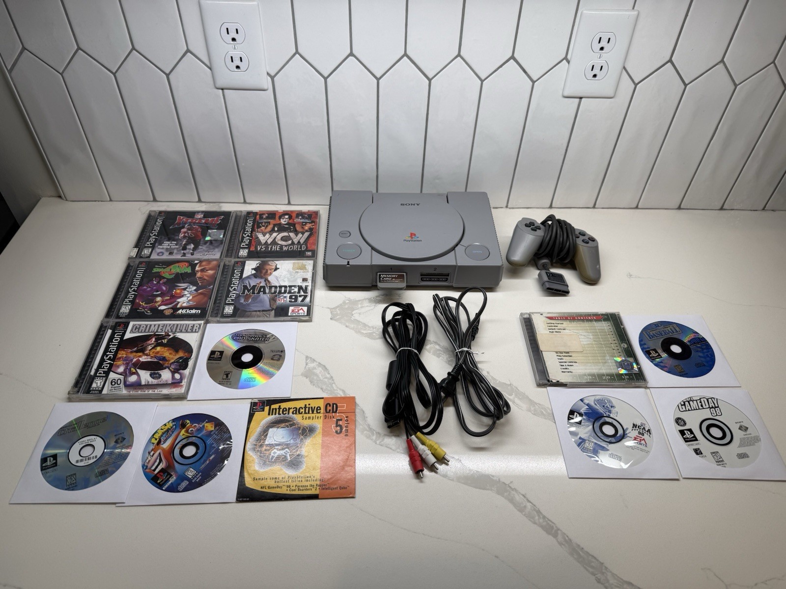 Sony Playstation PS1 SCPH-5501 Console And Game Lot – READ DESCRIPTION