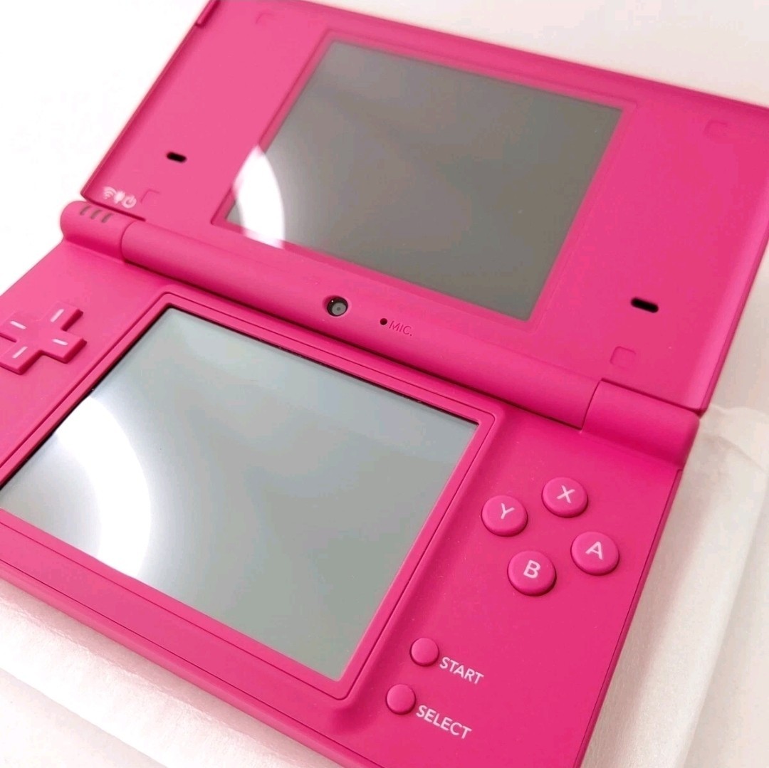 NEW Nintendo DSi With 300 Games Installed