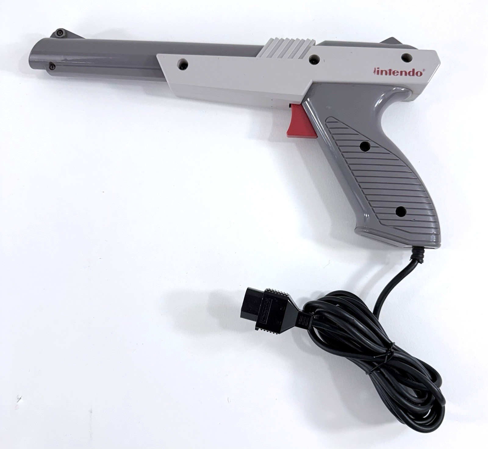 Nintendo NES Console + Controller, Zapper, AV cable, Power Supply – Tested