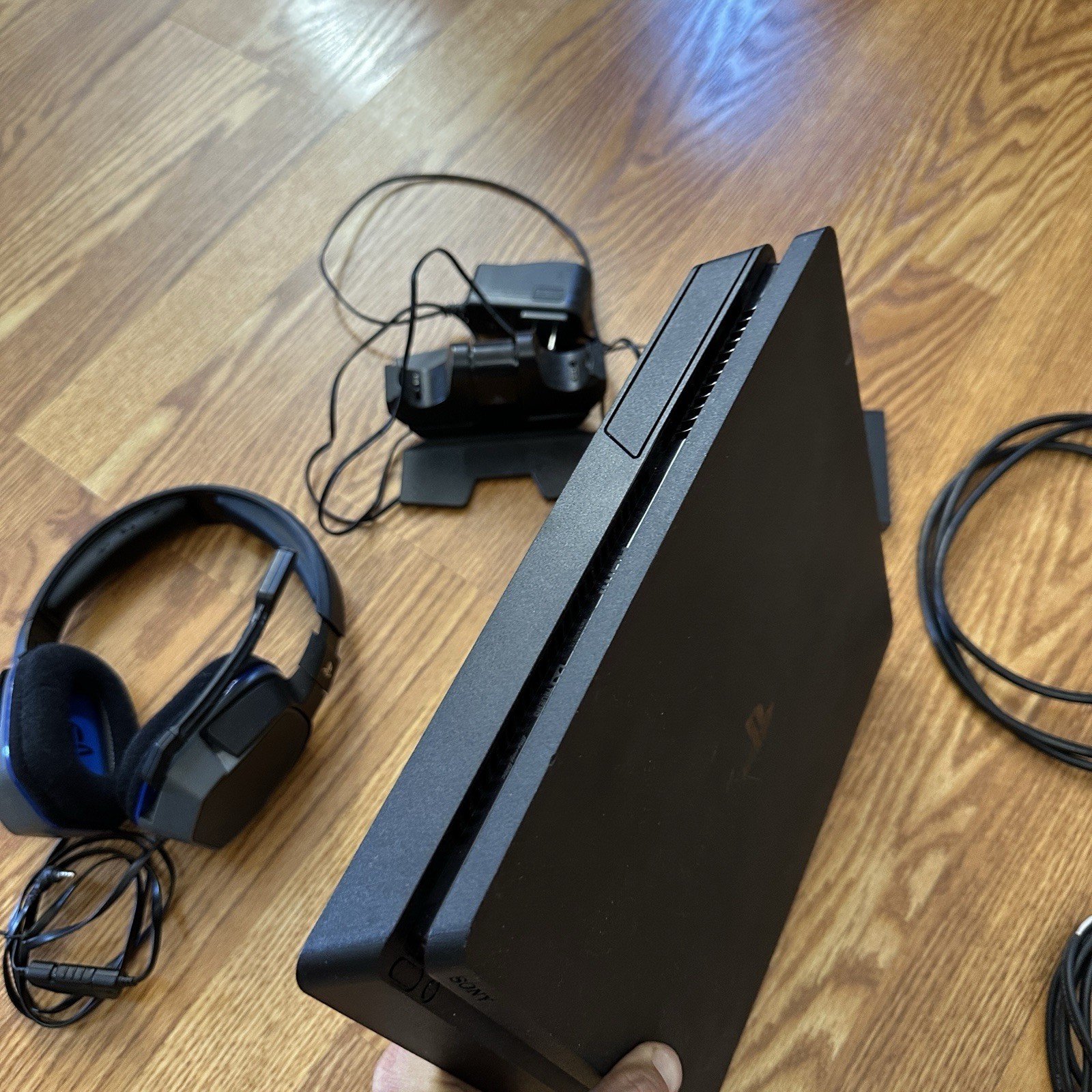 PlayStation 4 PS4 Slim Console CUH-2215B, Cables Charger Headset NO CONTROLLER