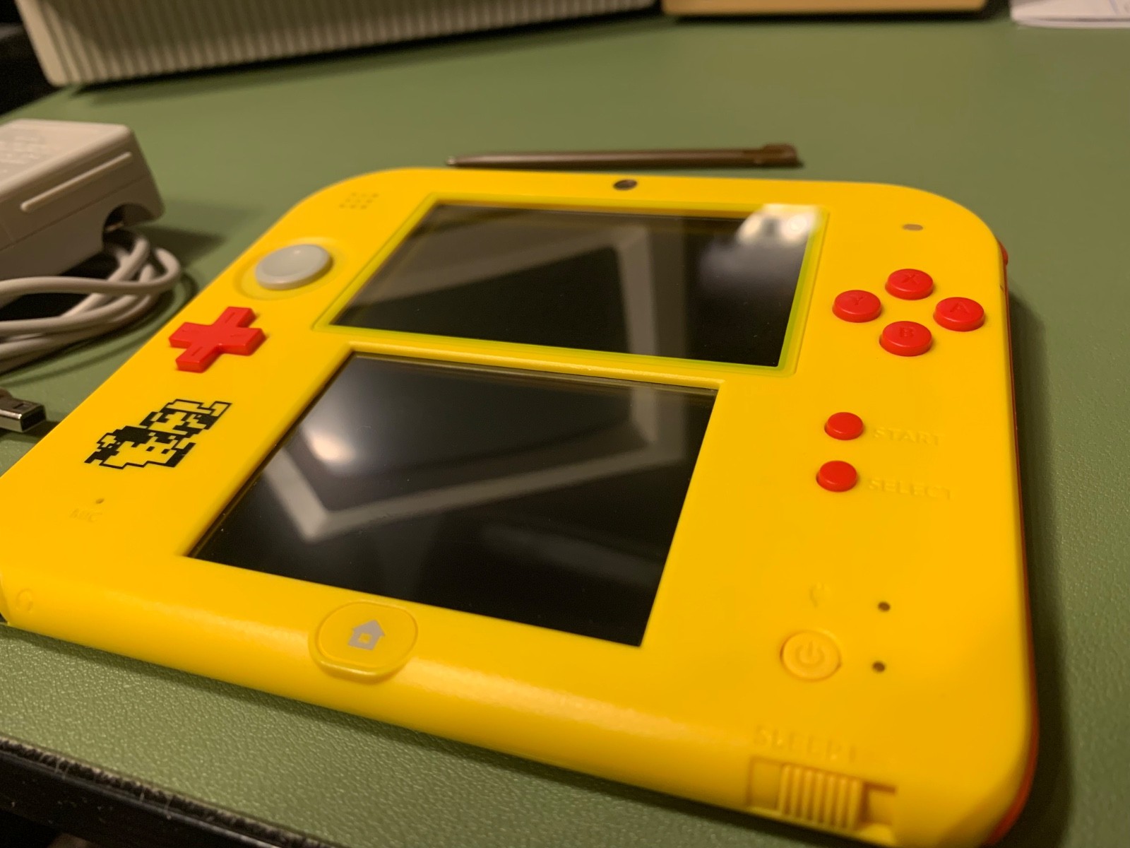 Nintendo 2DS Super Mario Maker System Yellow and Red W/ Charger